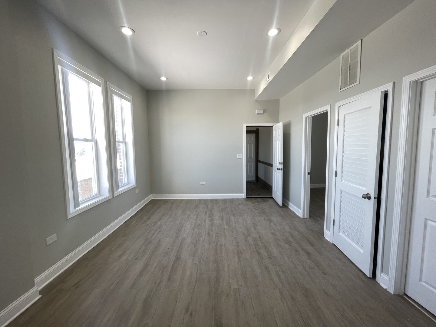 930 W 35th Street Unit: 3R