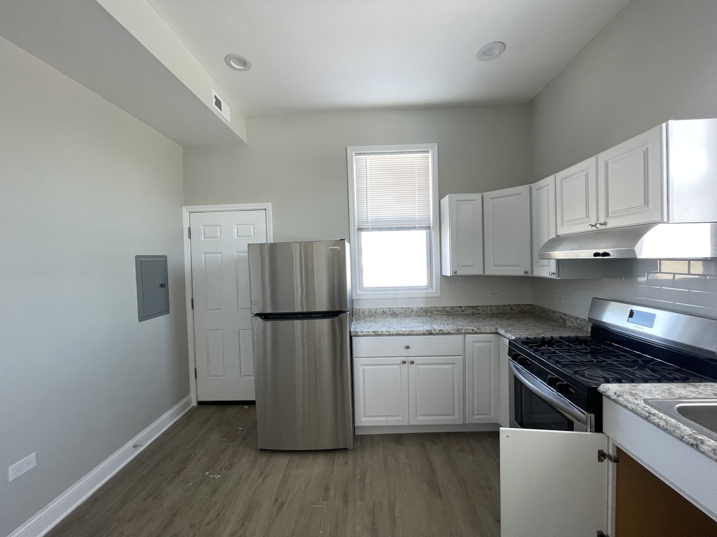 930 W 35th Street Unit: 3R