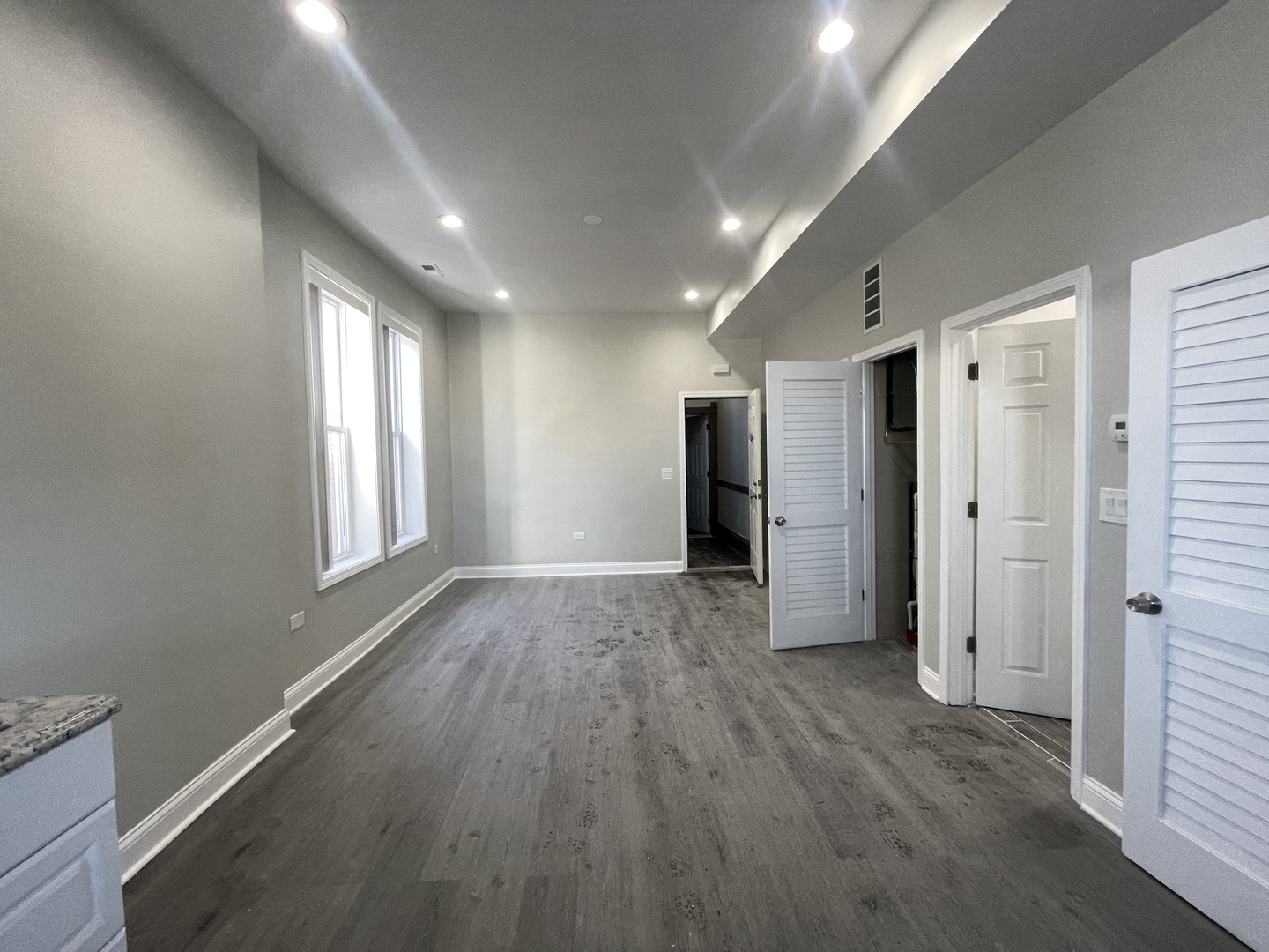 930 W 35th Street Unit: 2R