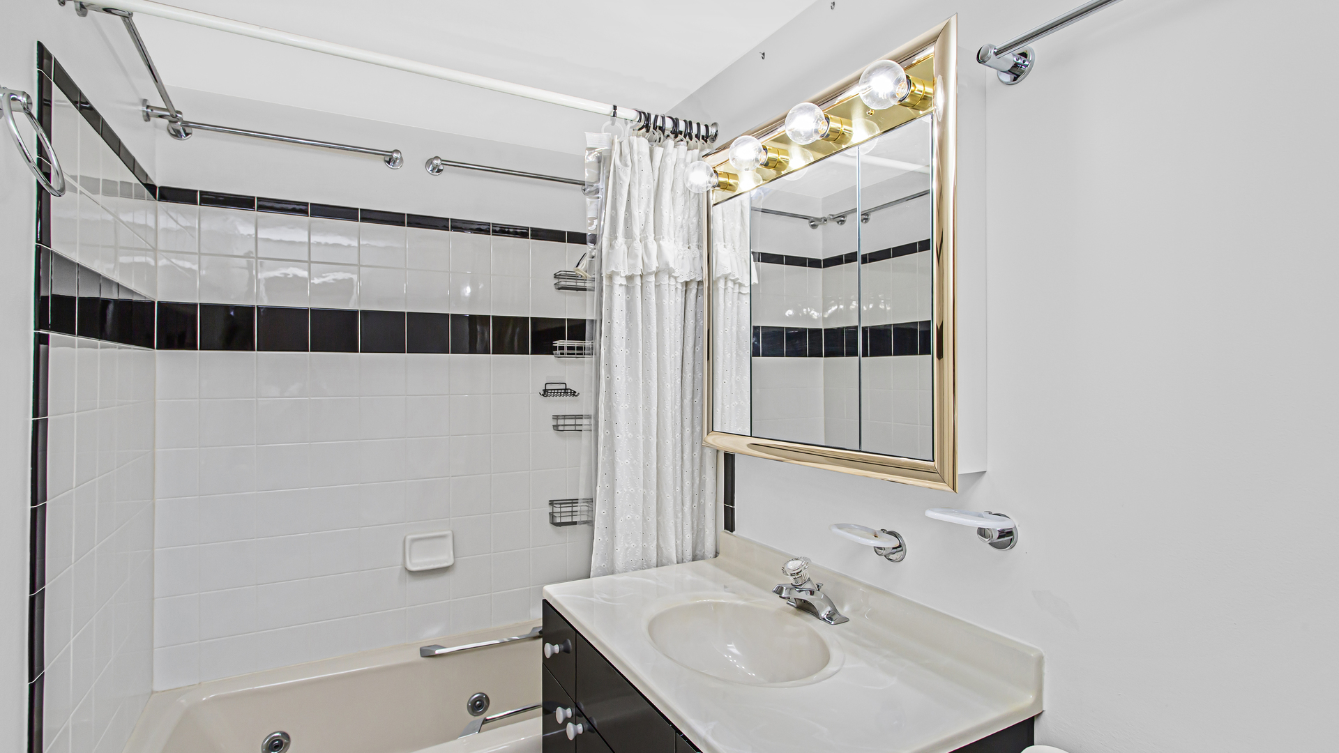 702 E Algonquin Road Unit: K209