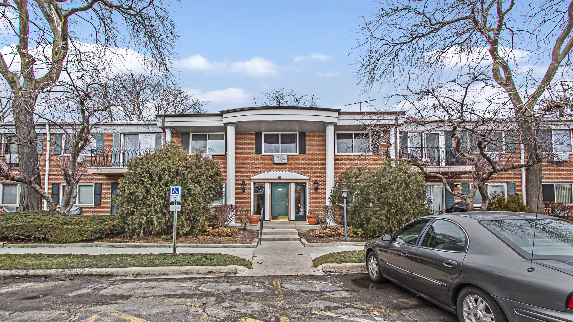 702 E Algonquin Road Unit: K209