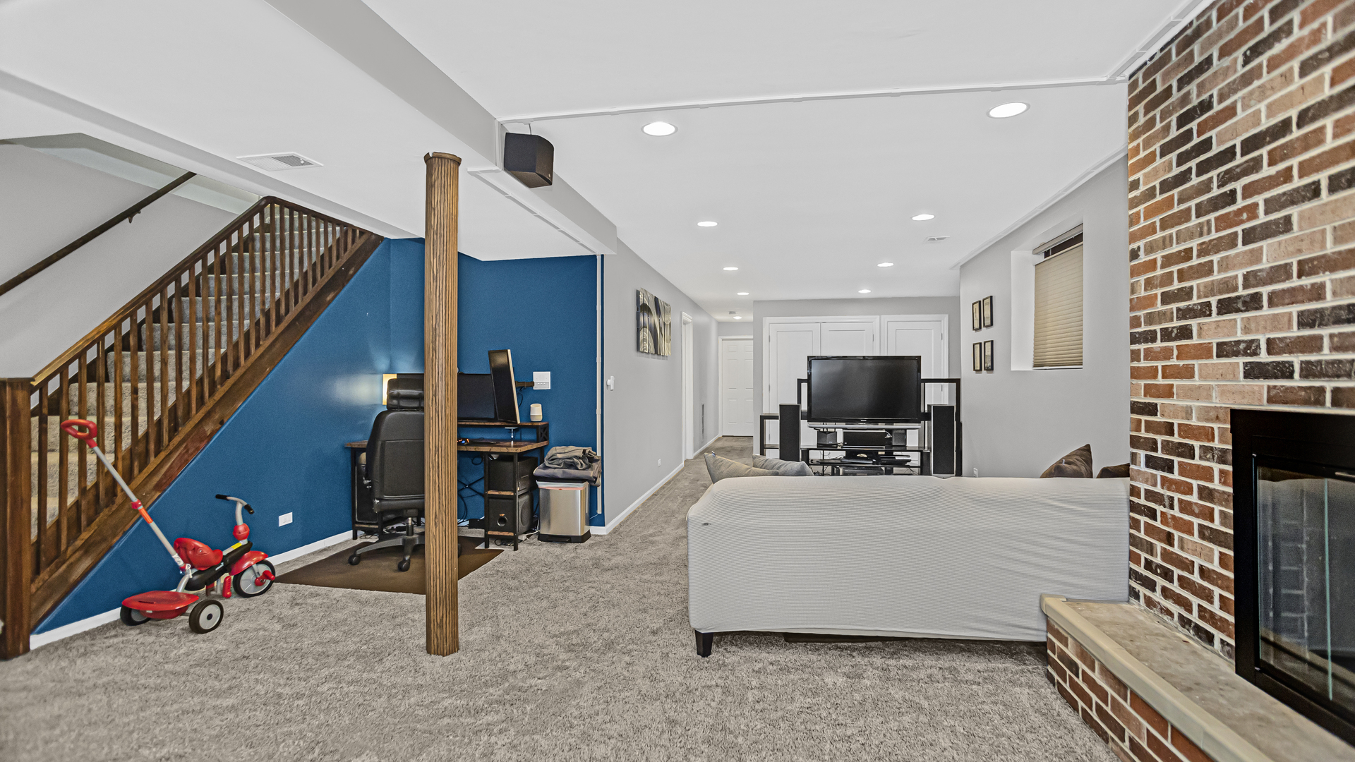 824 W Dakin Street Unit: 1