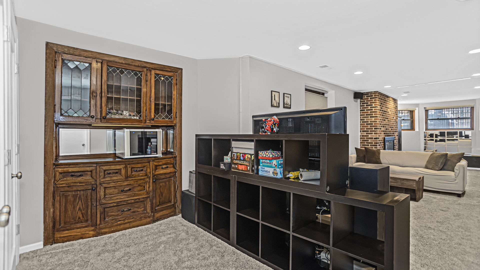 824 W Dakin Street Unit: 1