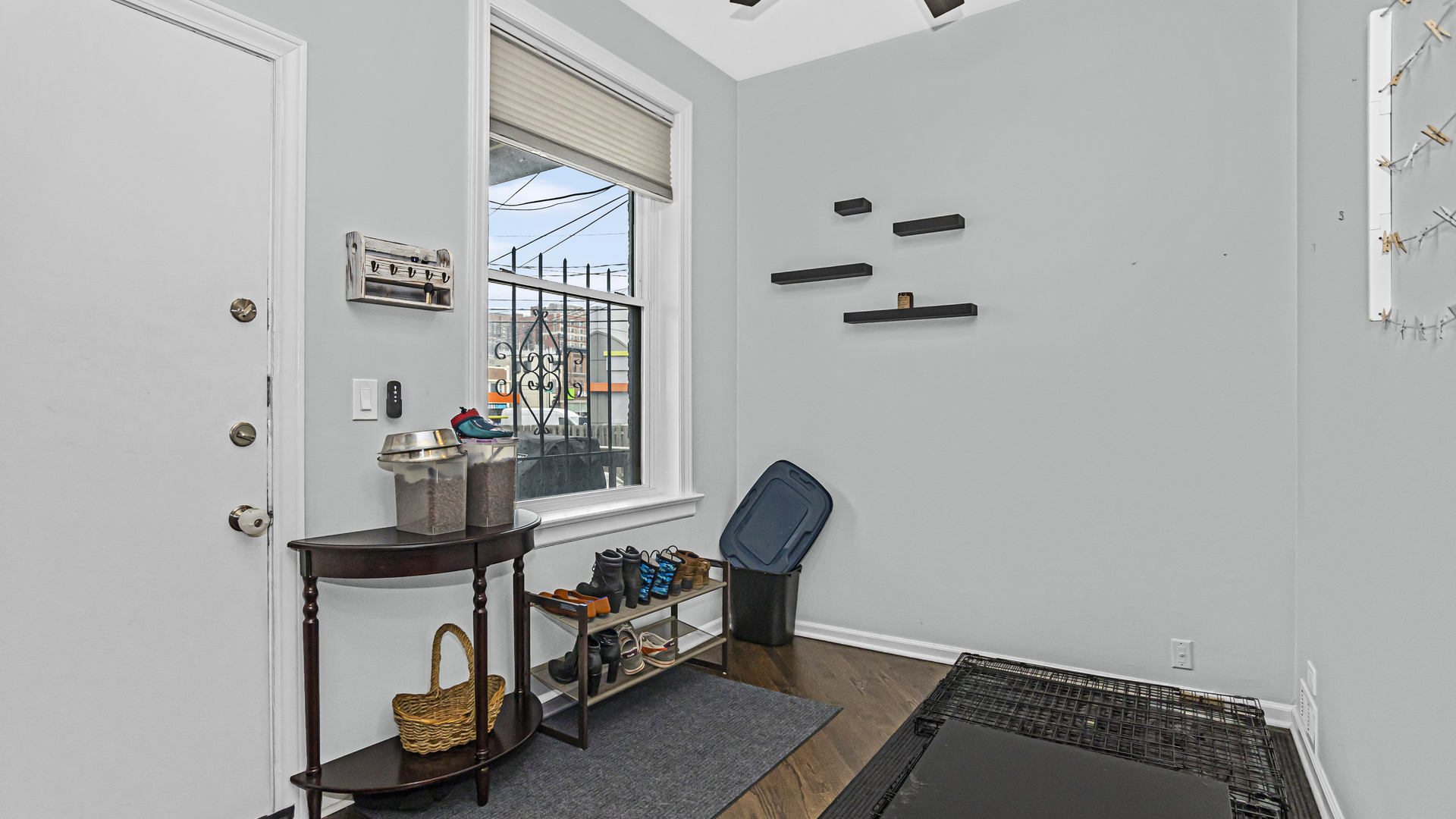 824 W Dakin Street Unit: 1