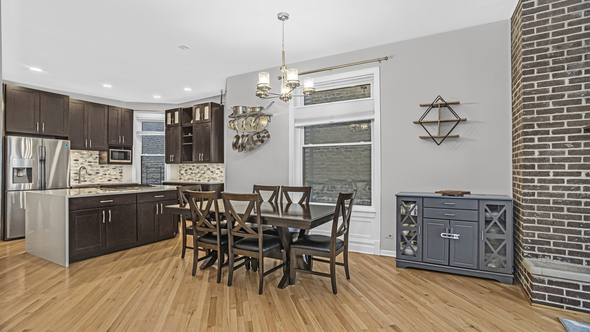 824 W Dakin Street Unit: 1
