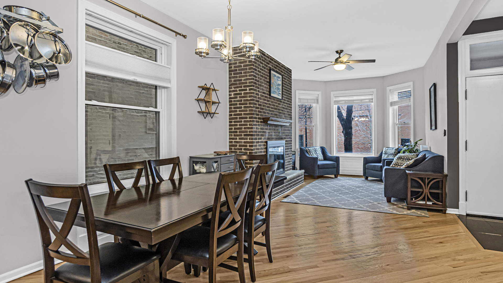 824 W Dakin Street Unit: 1