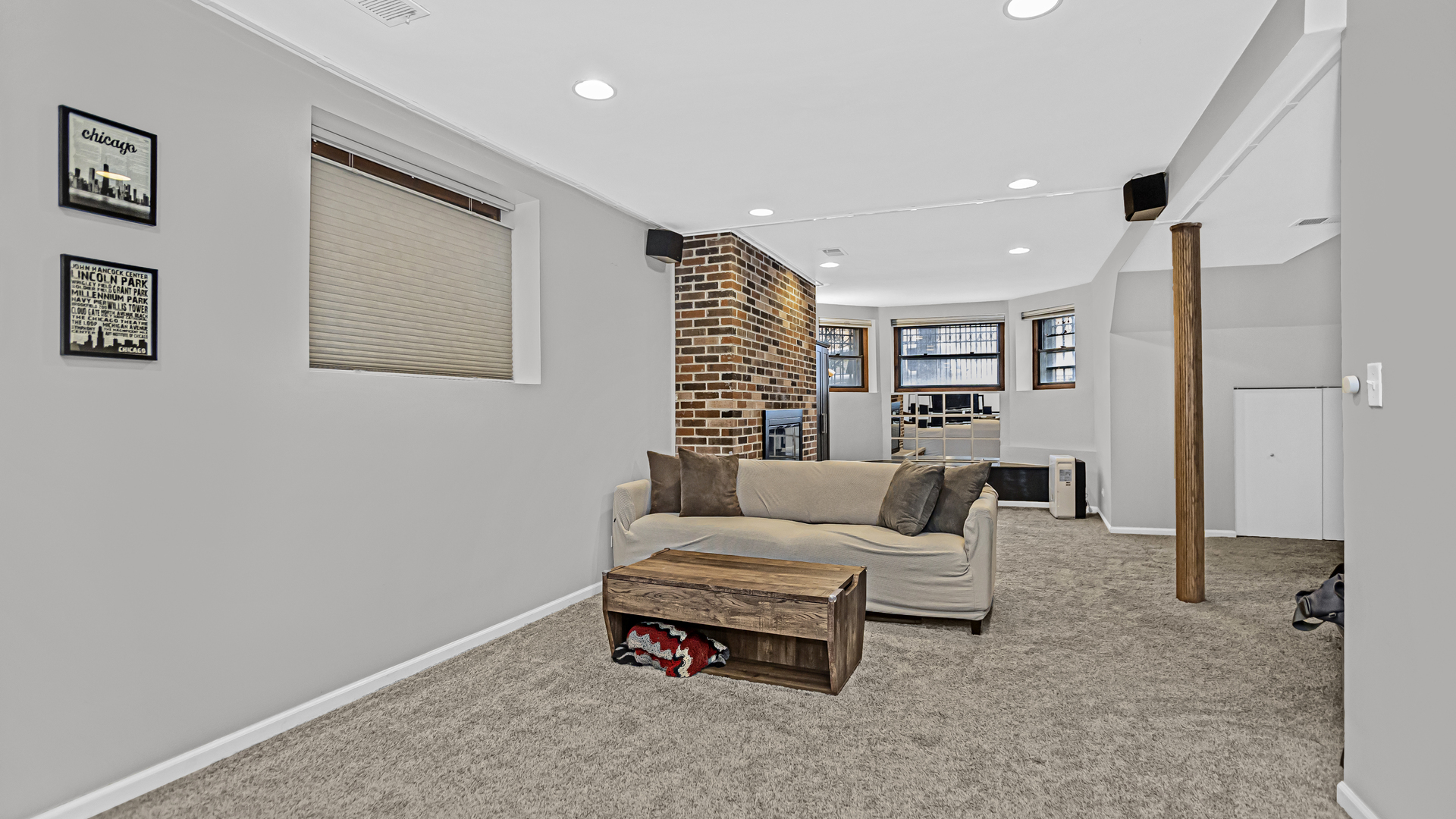 824 W Dakin Street Unit: 1
