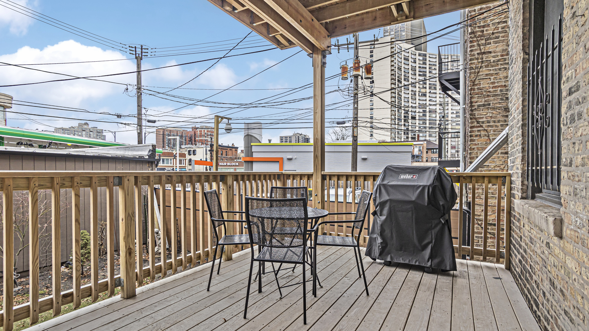 824 W Dakin Street Unit: 1