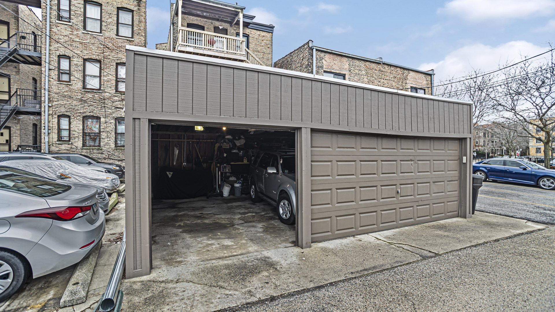 824 W Dakin Street Unit: 1