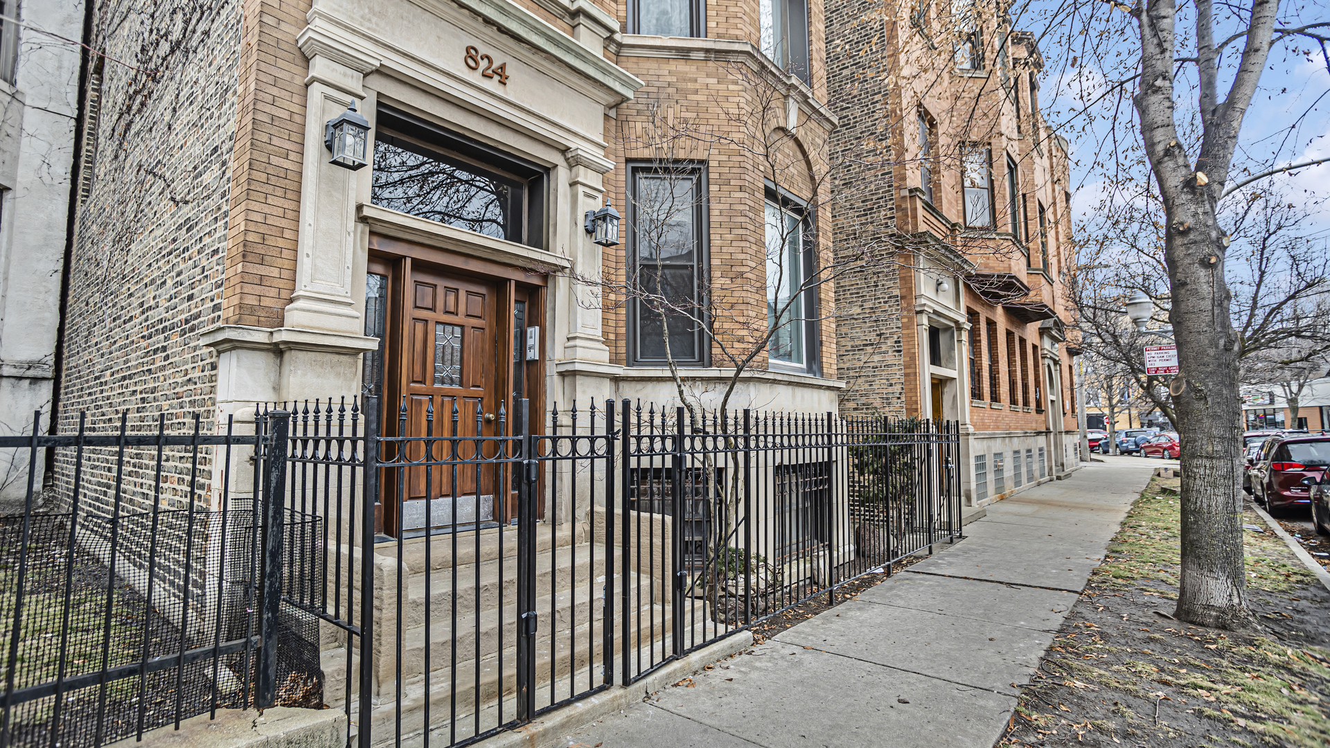 824 W Dakin Street Unit: 1