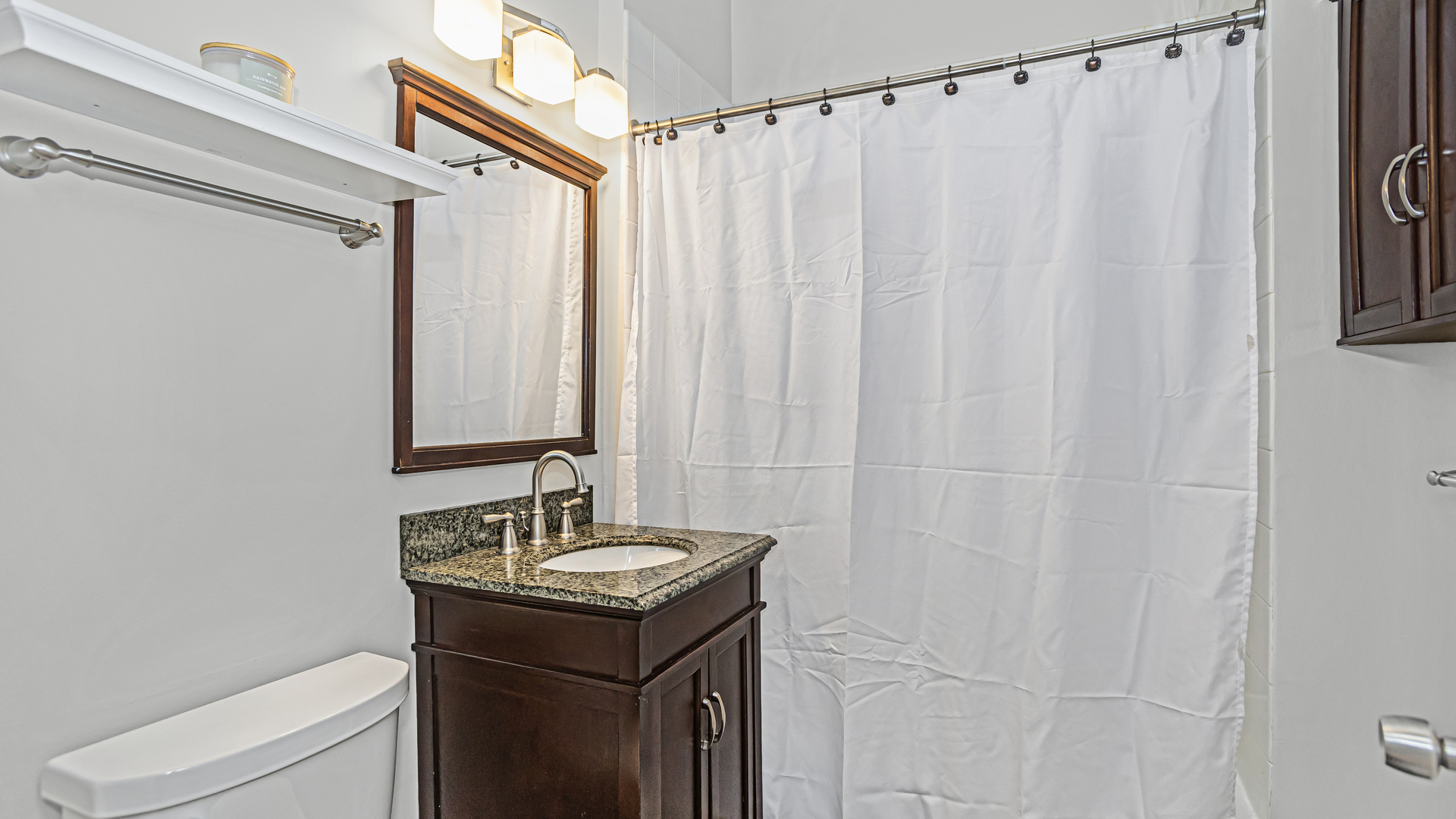 824 W Dakin Street Unit: 1