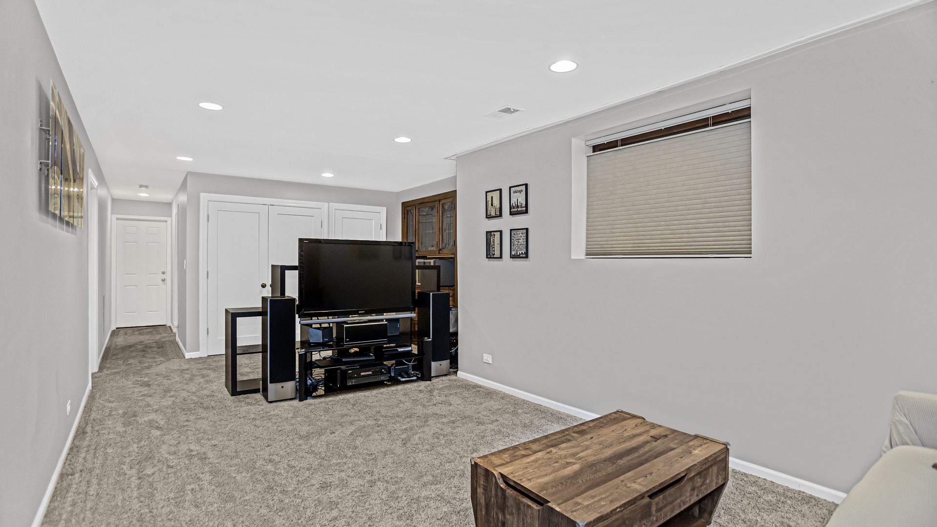 824 W Dakin Street Unit: 1