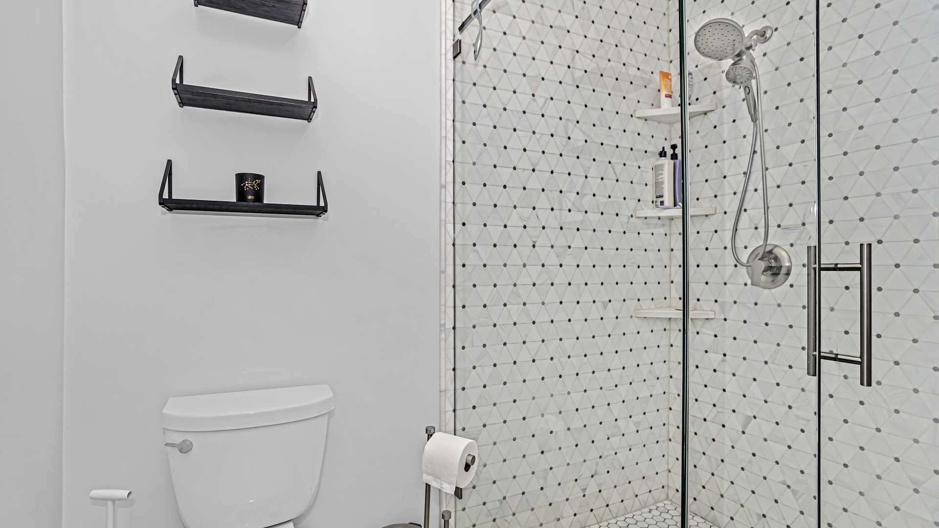 824 W Dakin Street Unit: 1