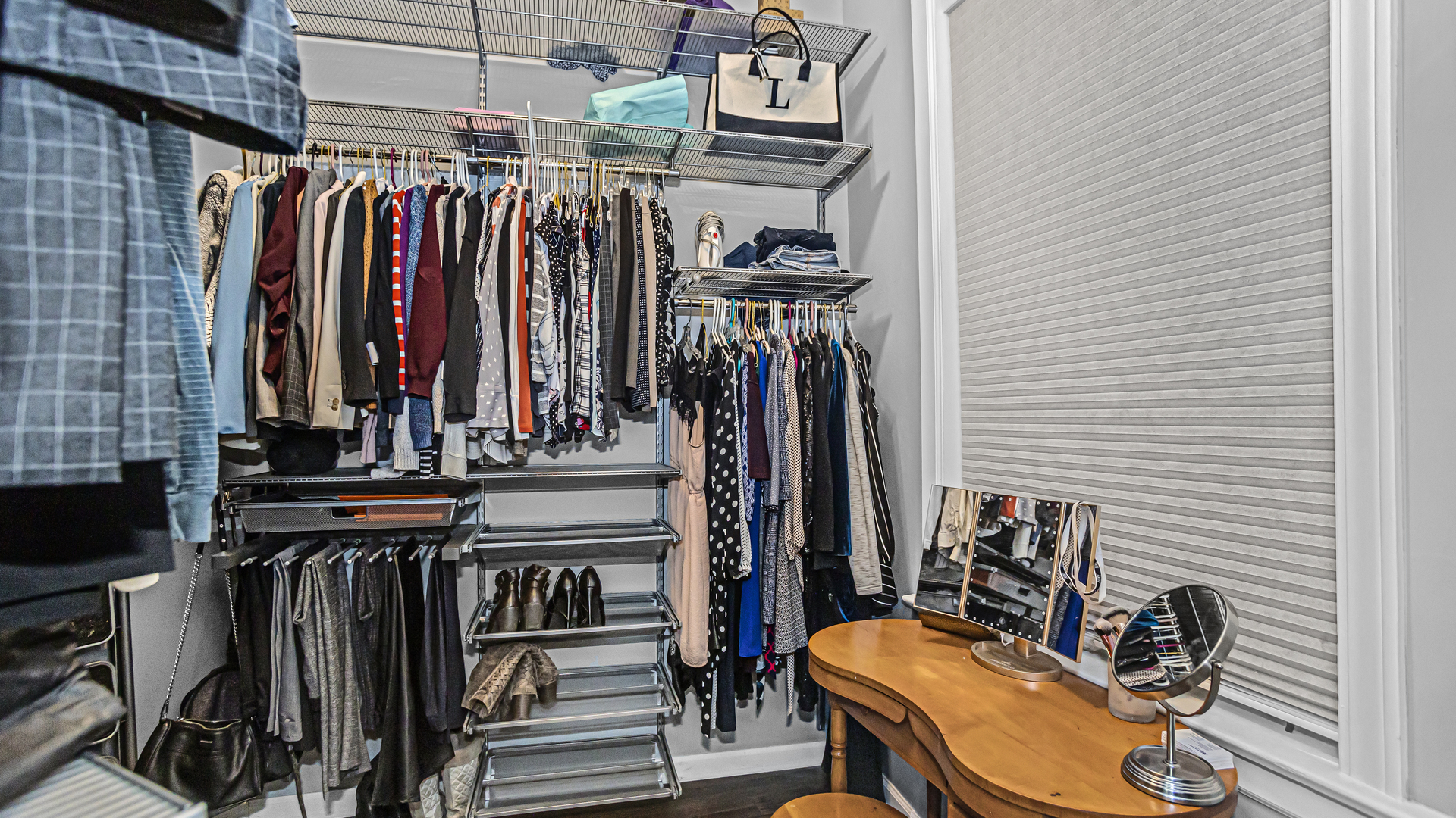 824 W Dakin Street Unit: 1
