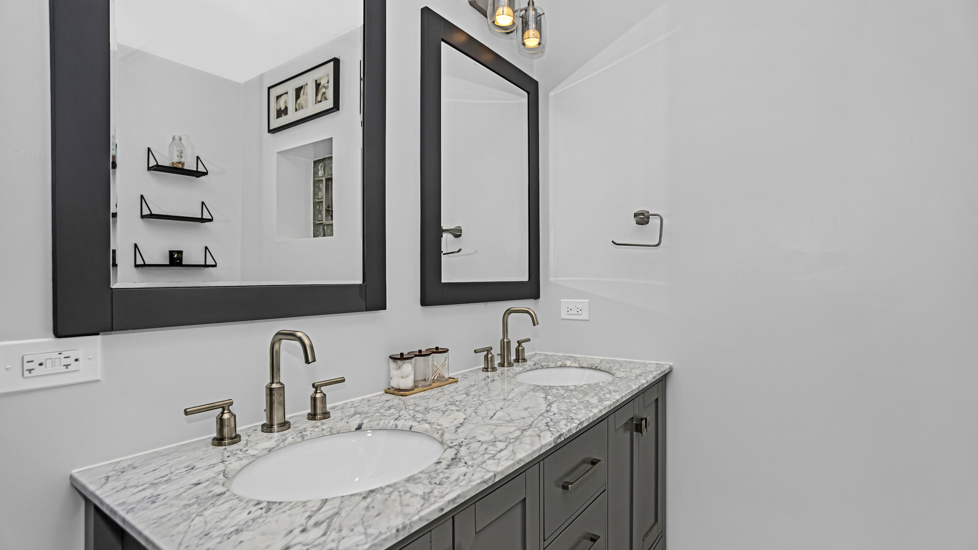 824 W Dakin Street Unit: 1
