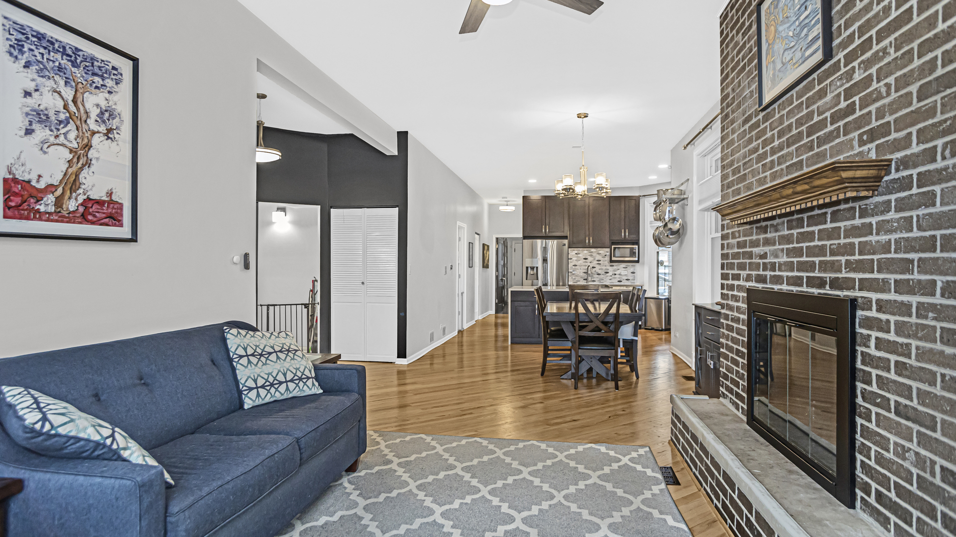 824 W Dakin Street Unit: 1