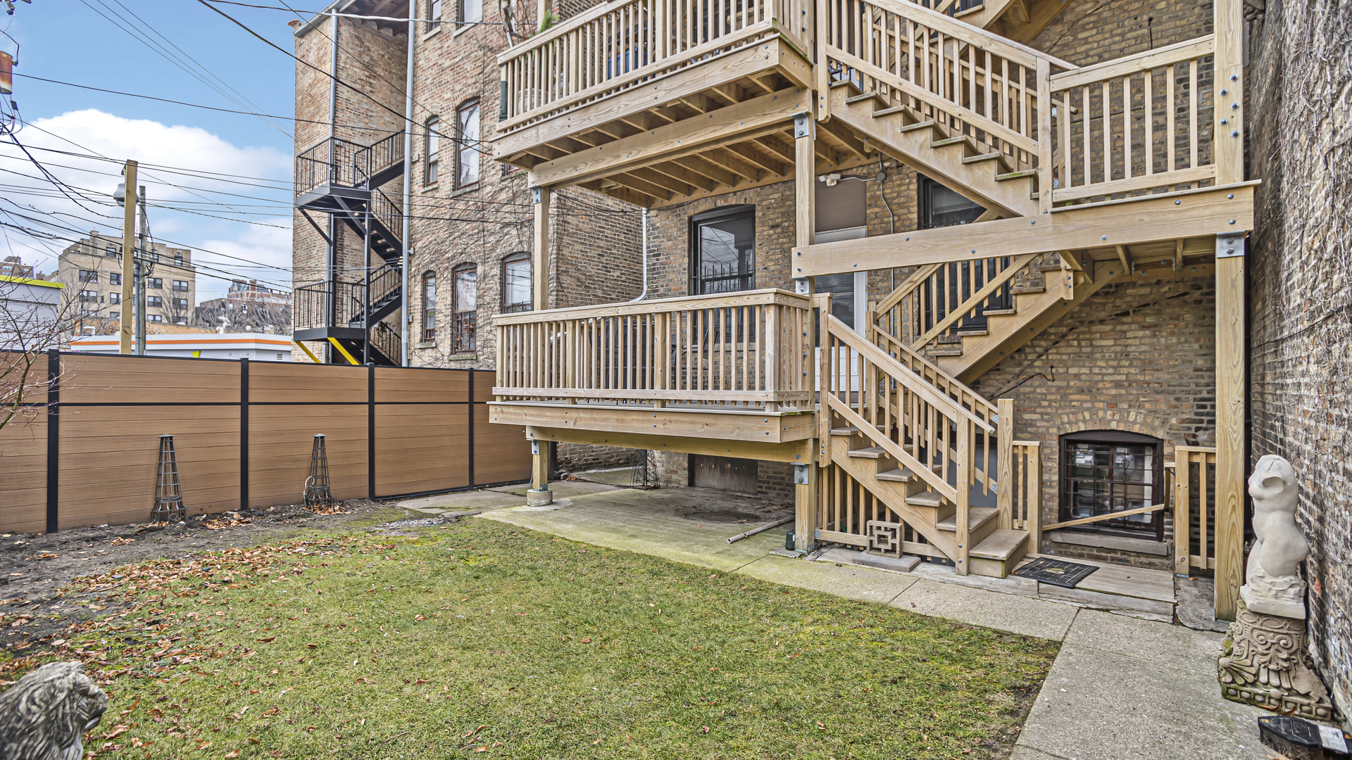 824 W Dakin Street Unit: 1
