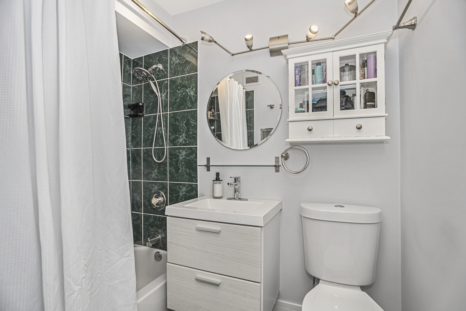 3430 N Lake Shore Drive Unit: 3N