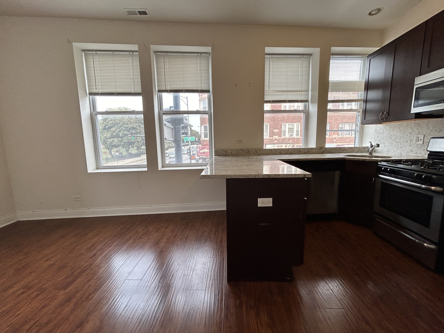 4756 N Clark Street Unit: 3