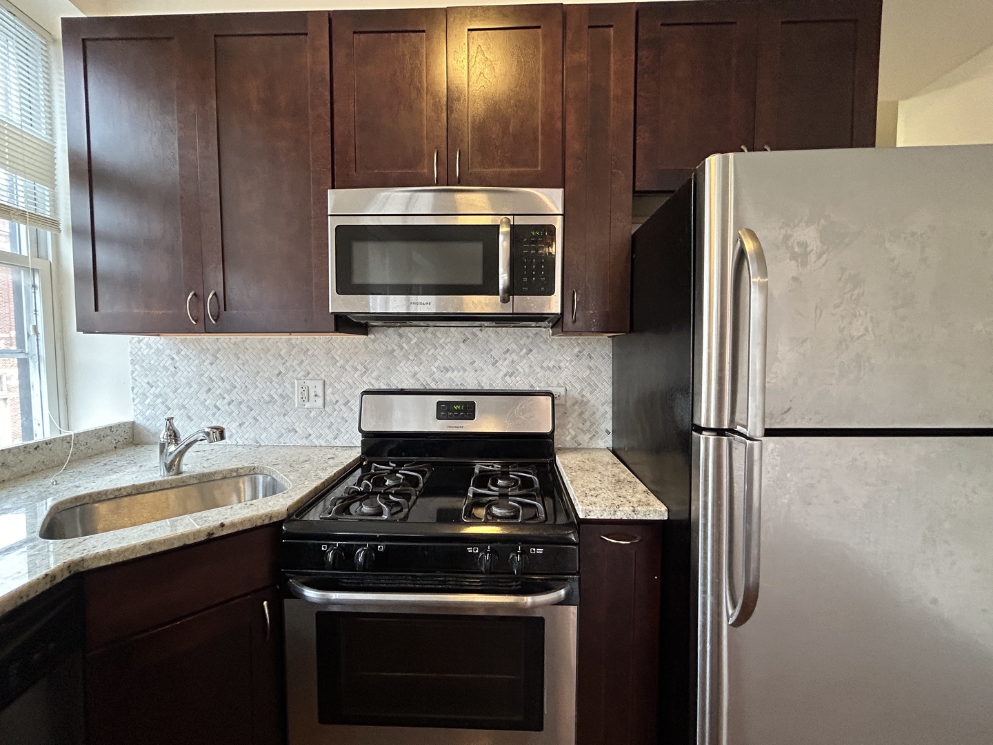 4756 N Clark Street Unit: 3