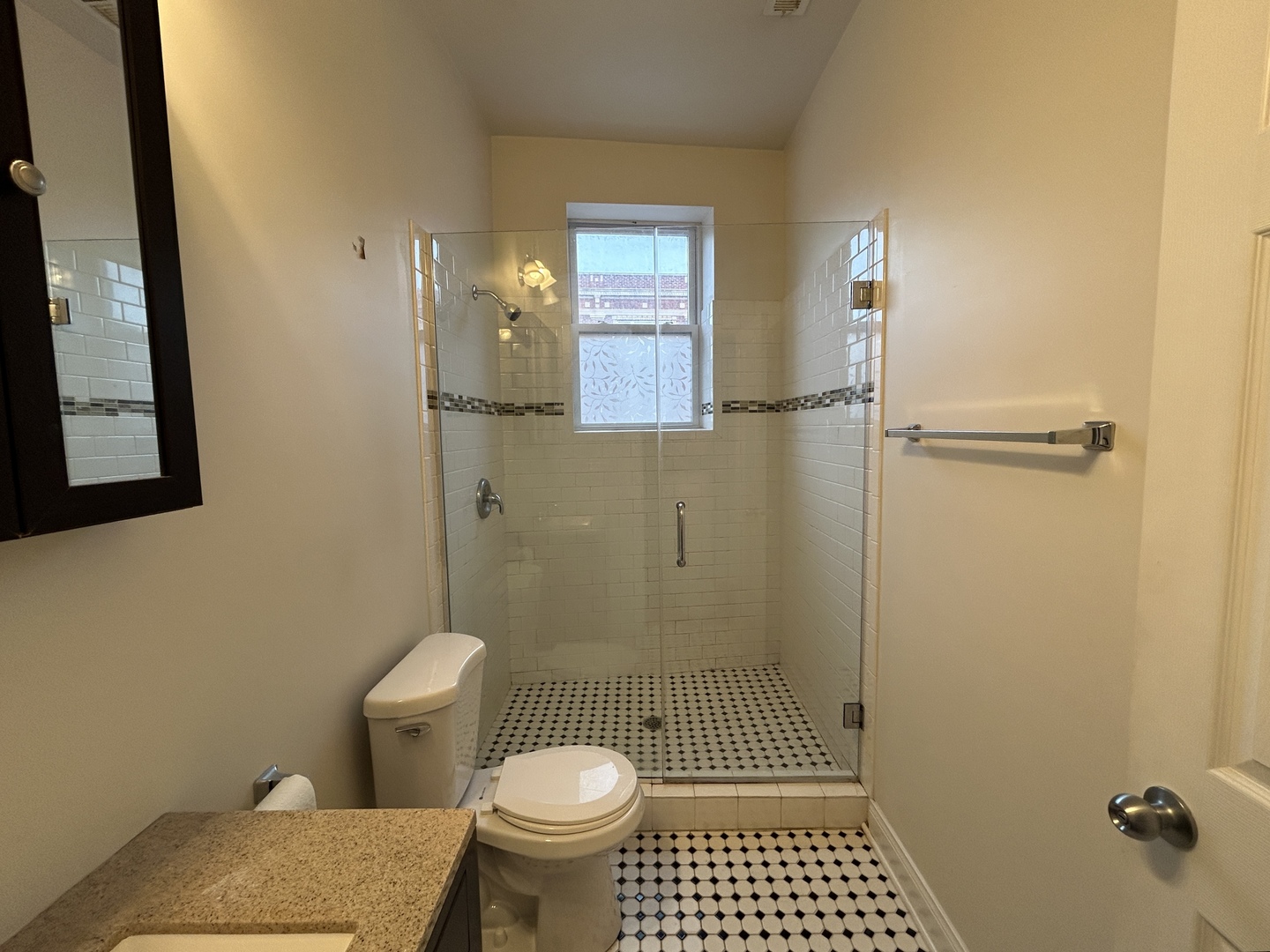 4756 N Clark Street Unit: 3