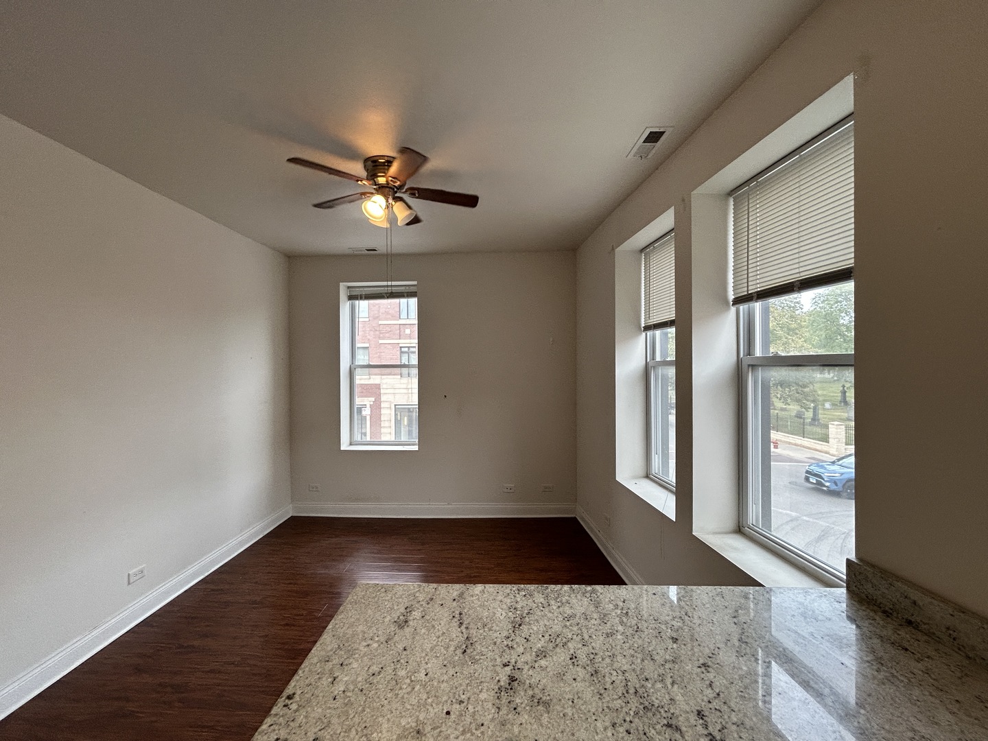 4756 N Clark Street Unit: 3
