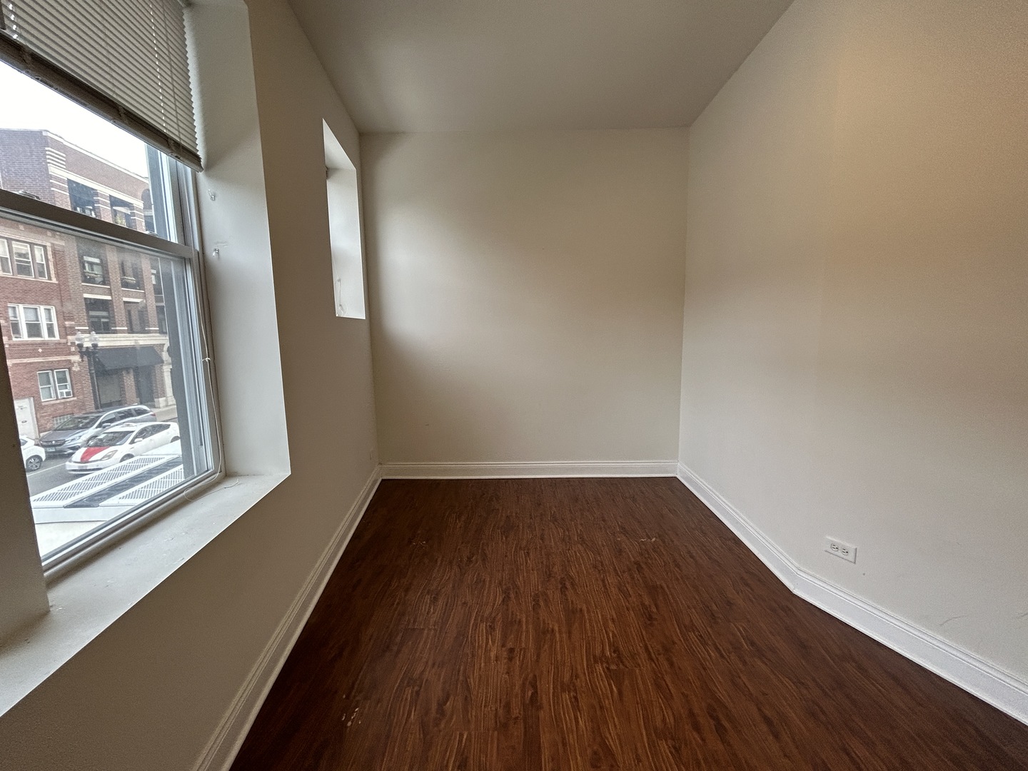 4756 N Clark Street Unit: 3