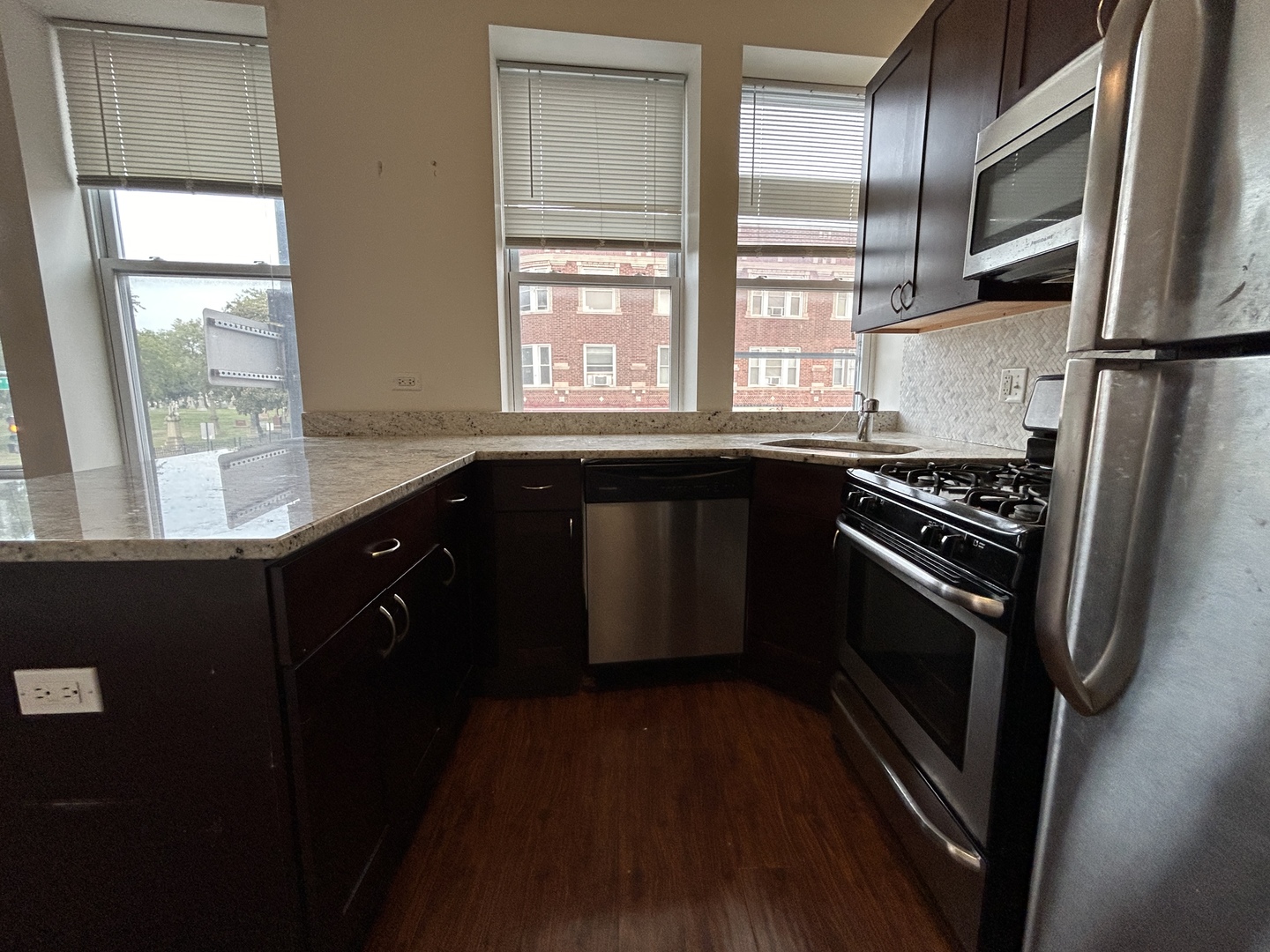 4756 N Clark Street Unit: 3