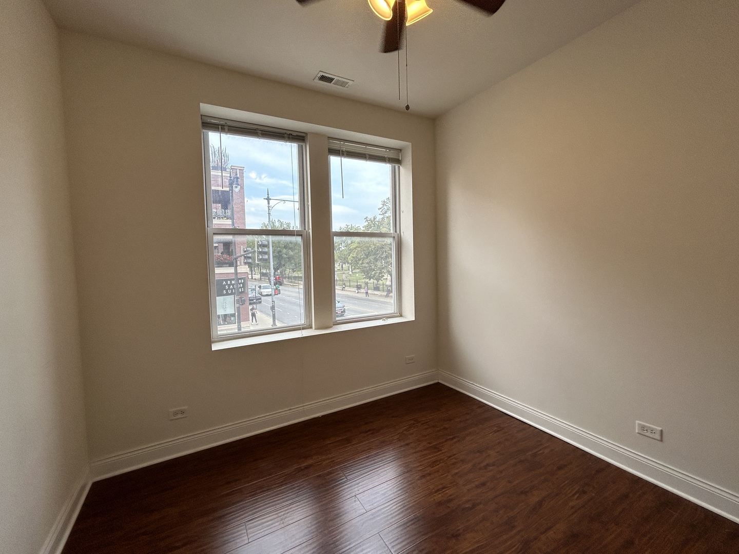 4756 N Clark Street Unit: 3