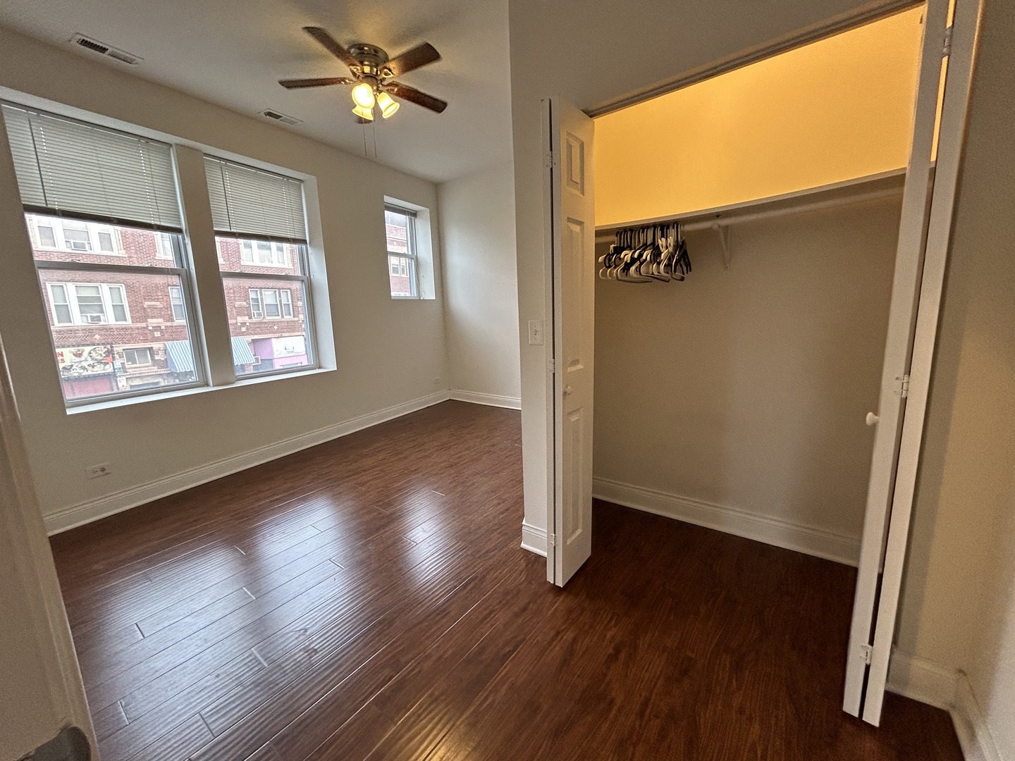 4756 N Clark Street Unit: 3
