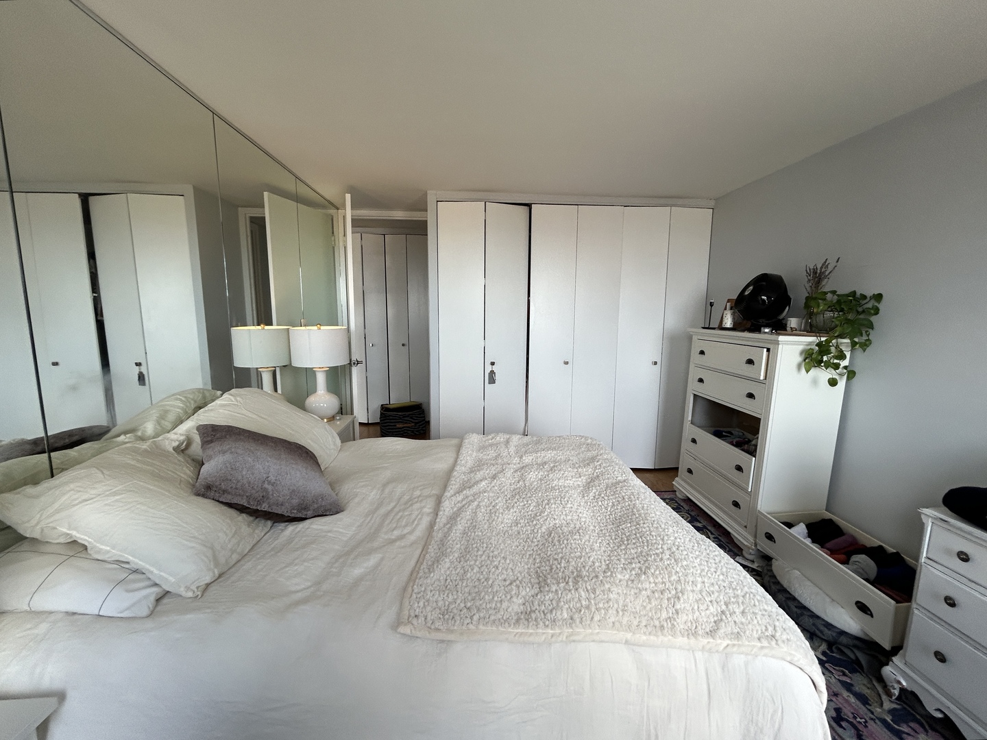 1660 N La Salle Drive Unit: 1009