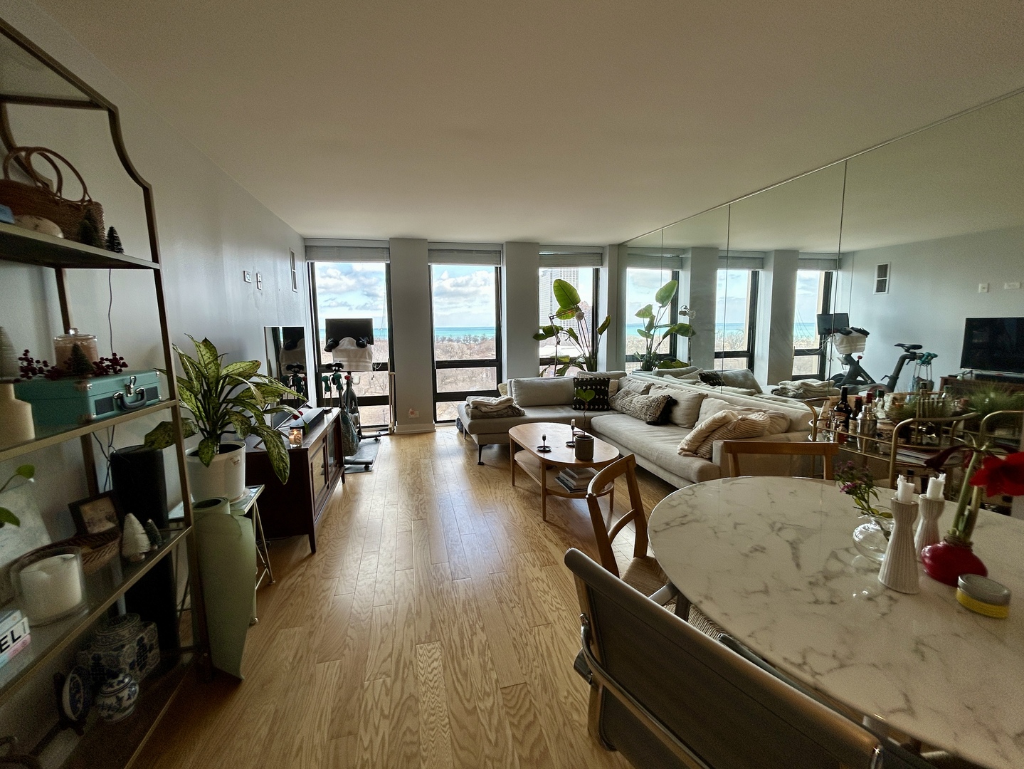 1660 N La Salle Drive Unit: 1009