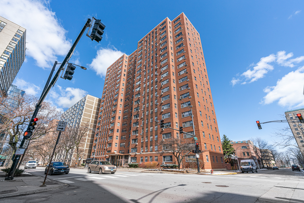 2909 N SHERIDAN Road Unit: 912