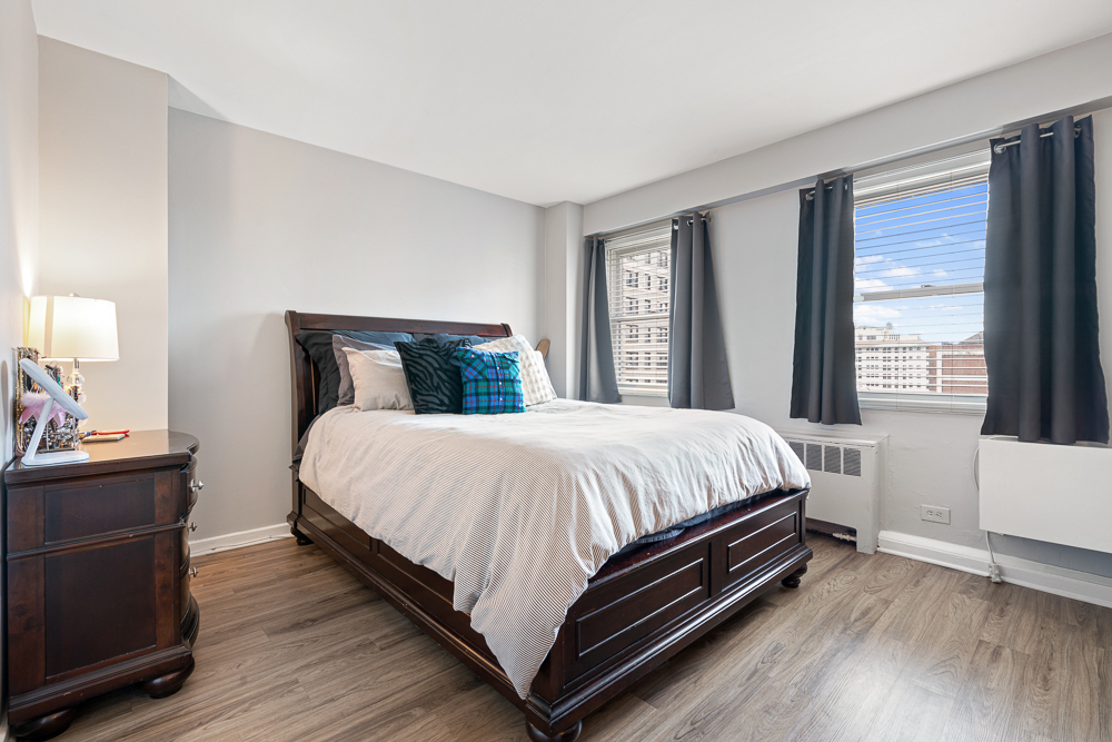 2909 N SHERIDAN Road Unit: 912