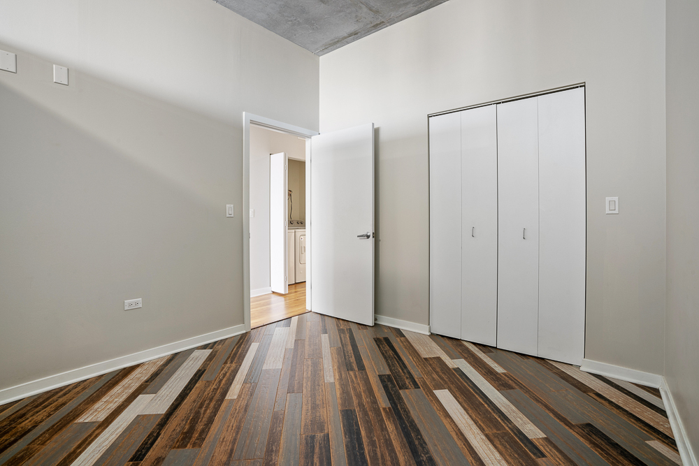 235 W Van Buren Street Unit: 3807