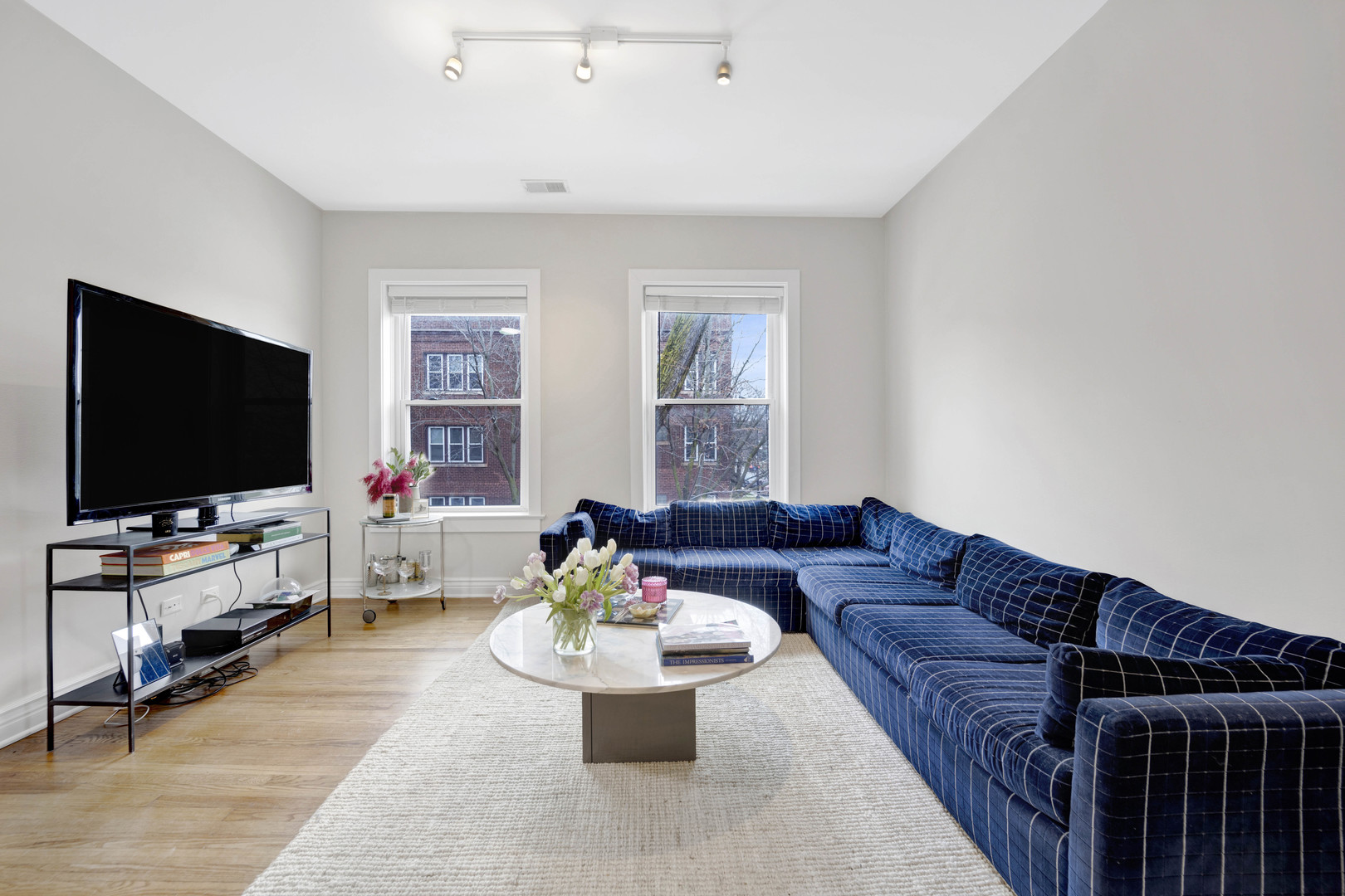 3600 N Oakley Avenue Unit: 1