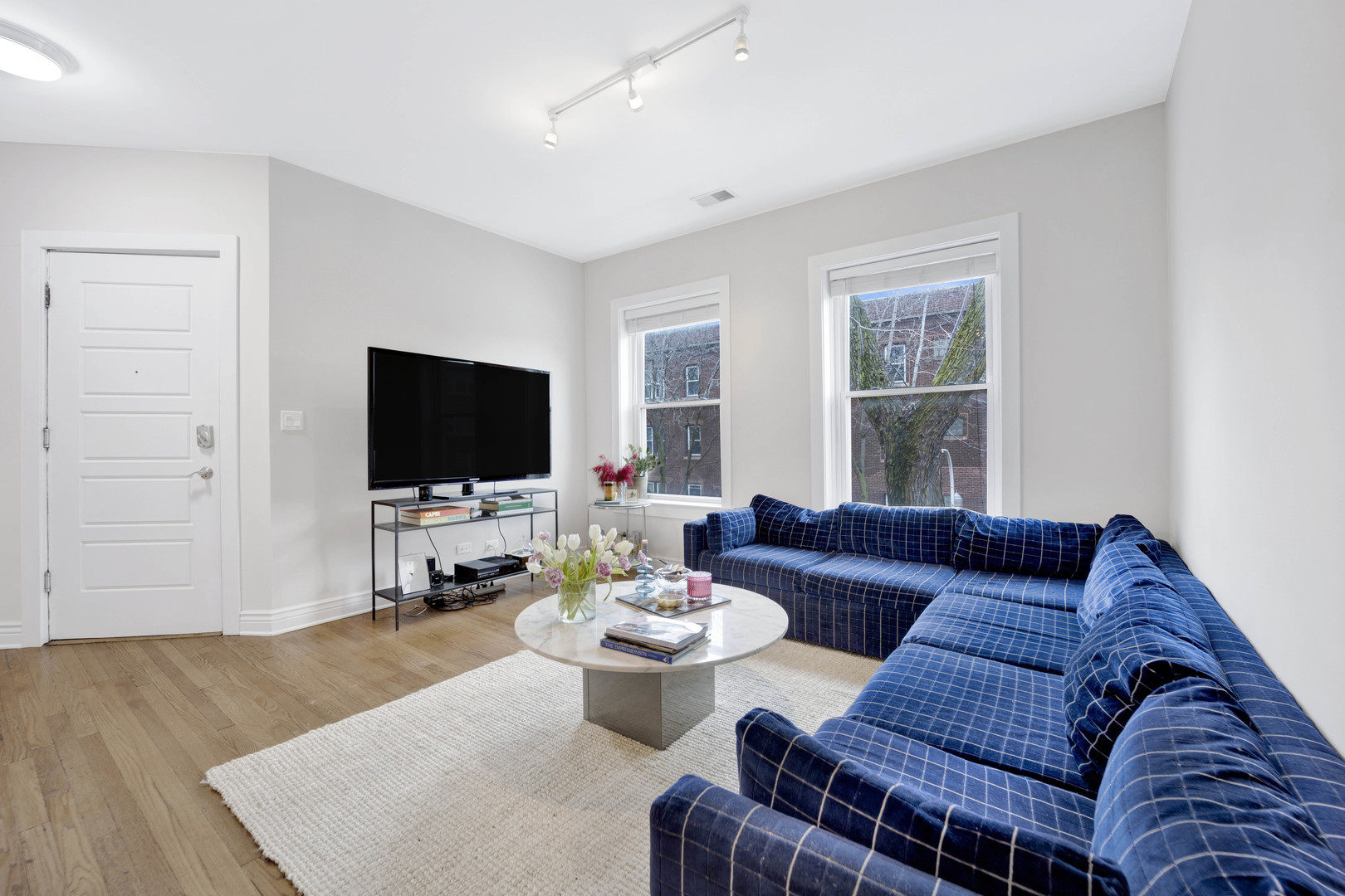 3600 N Oakley Avenue Unit: 1
