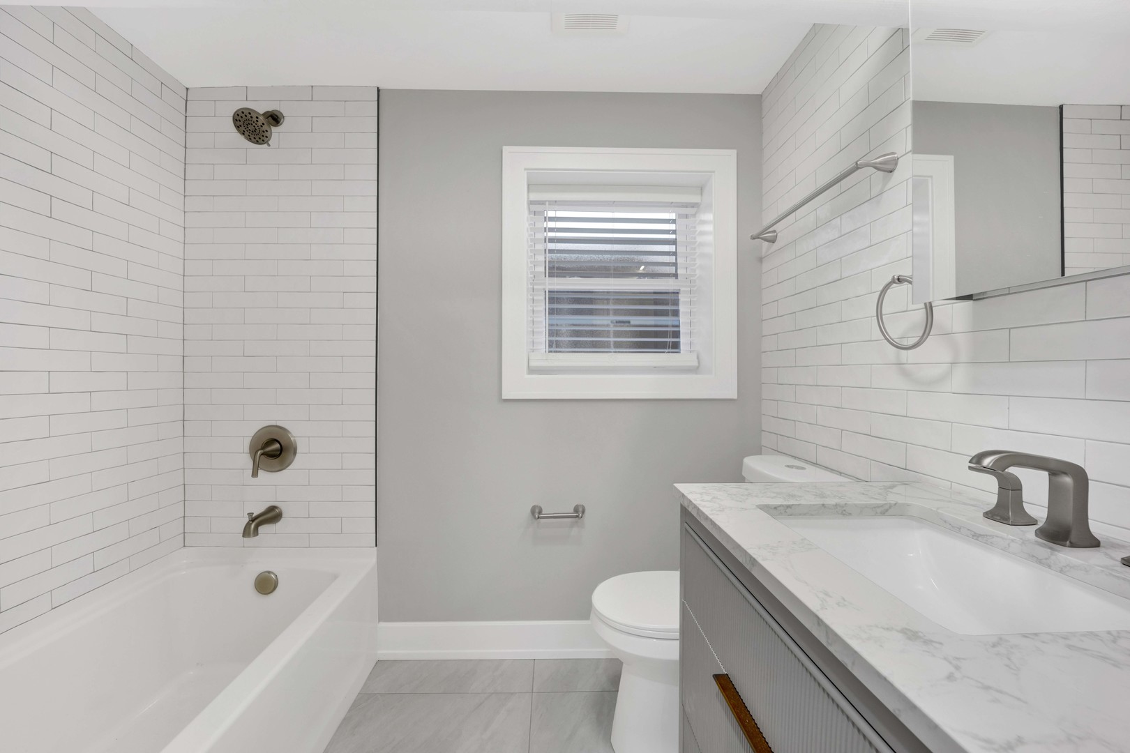 2109 W Eastwood Avenue Unit: G