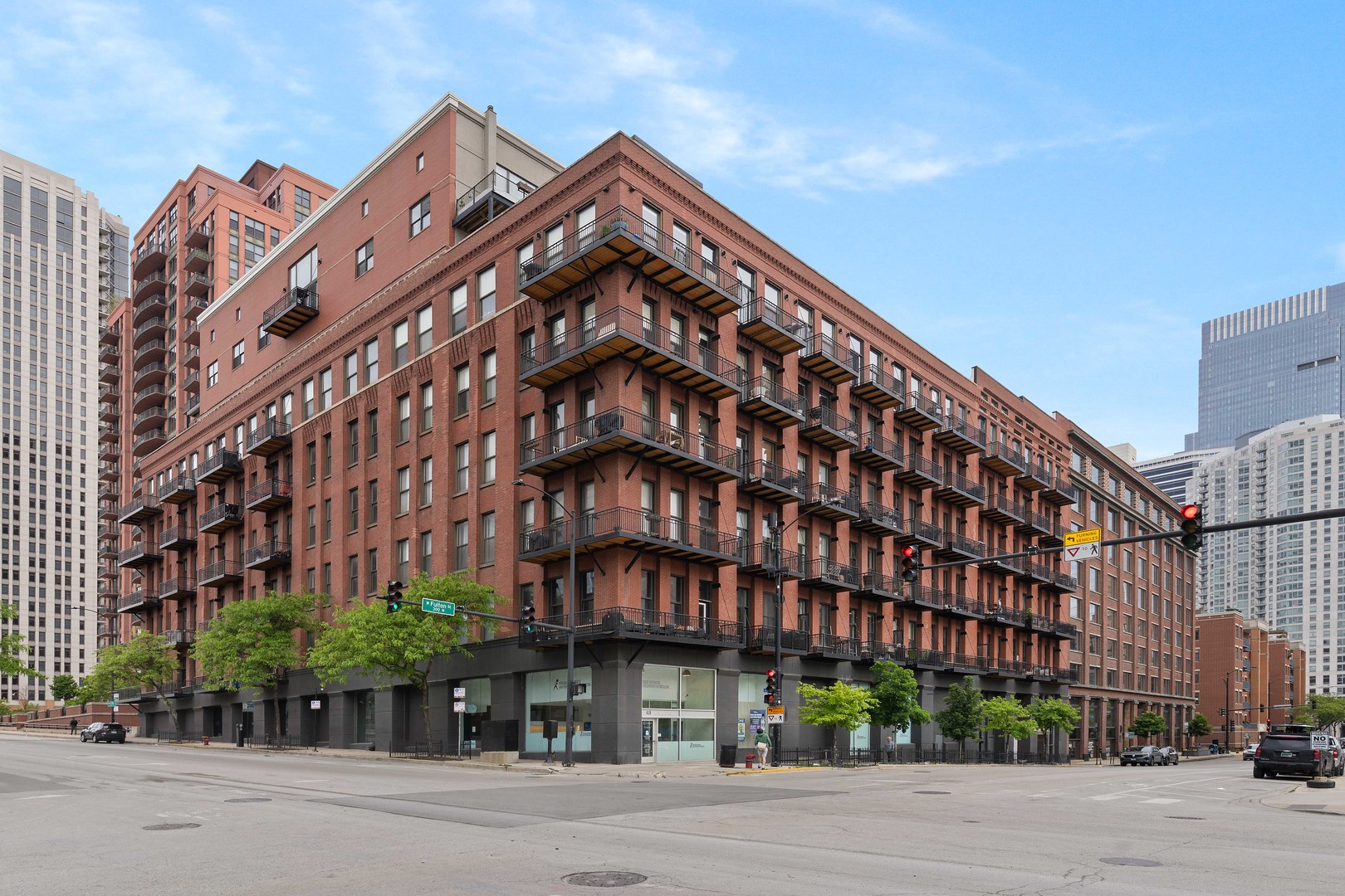616 W Fulton Street Unit: 503