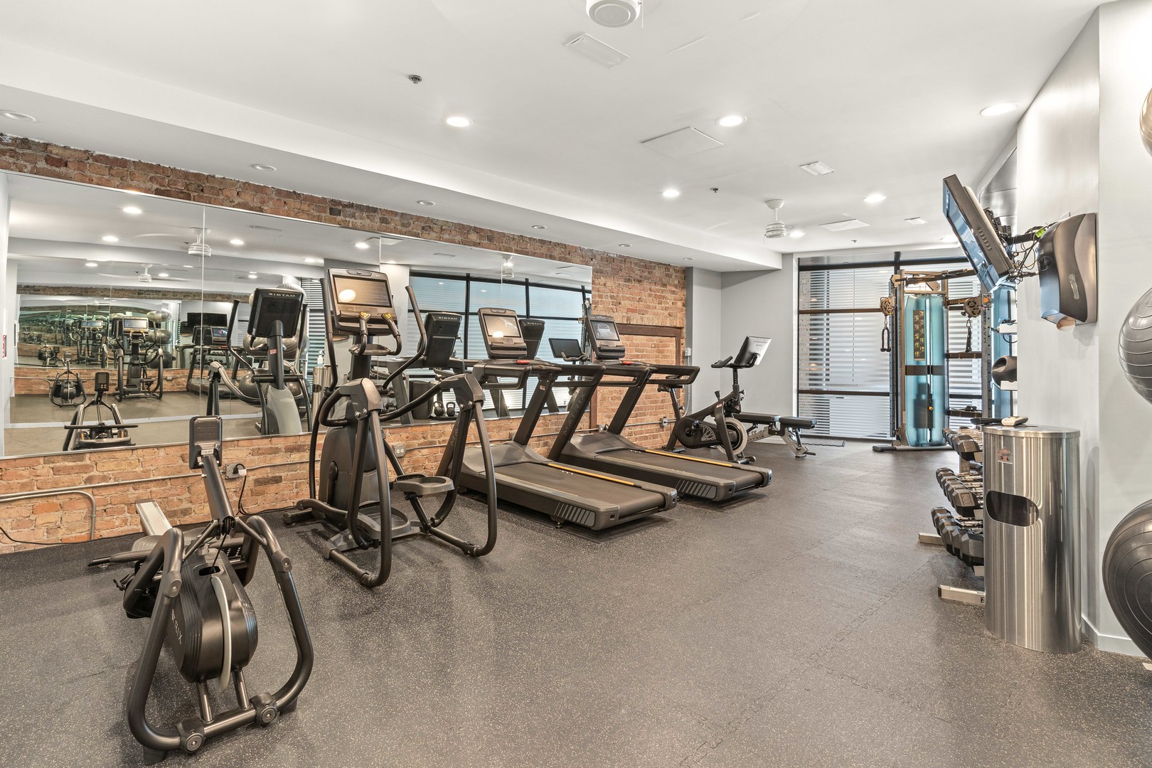 616 W Fulton Street Unit: 503