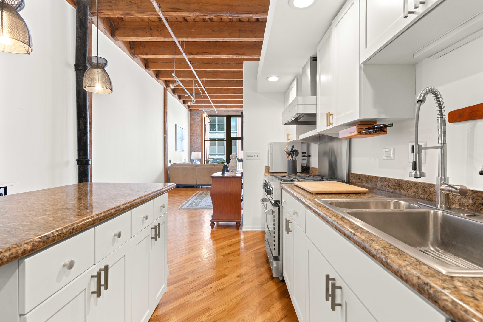 616 W Fulton Street Unit: 503