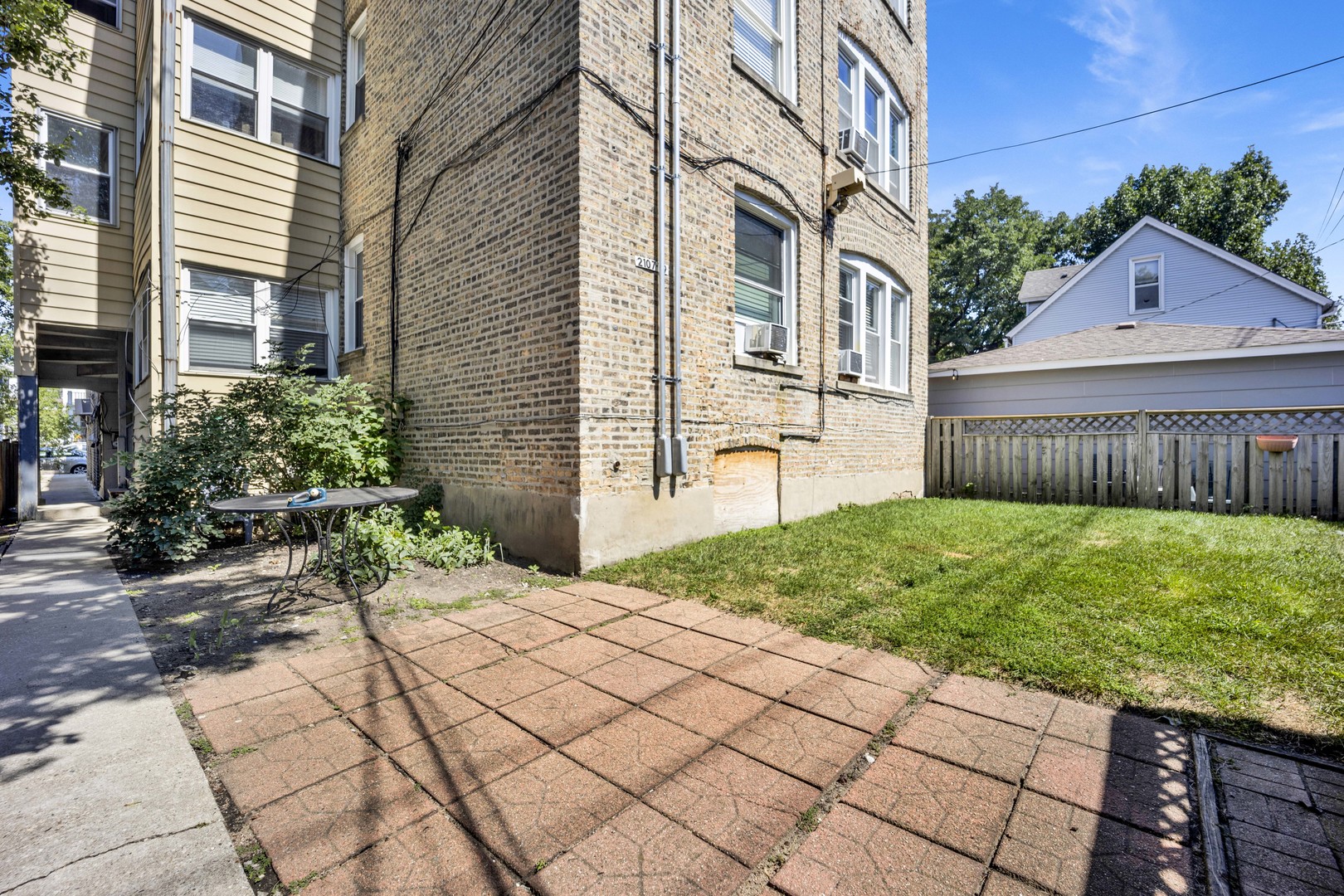 2109 W Eastwood Avenue Unit: G