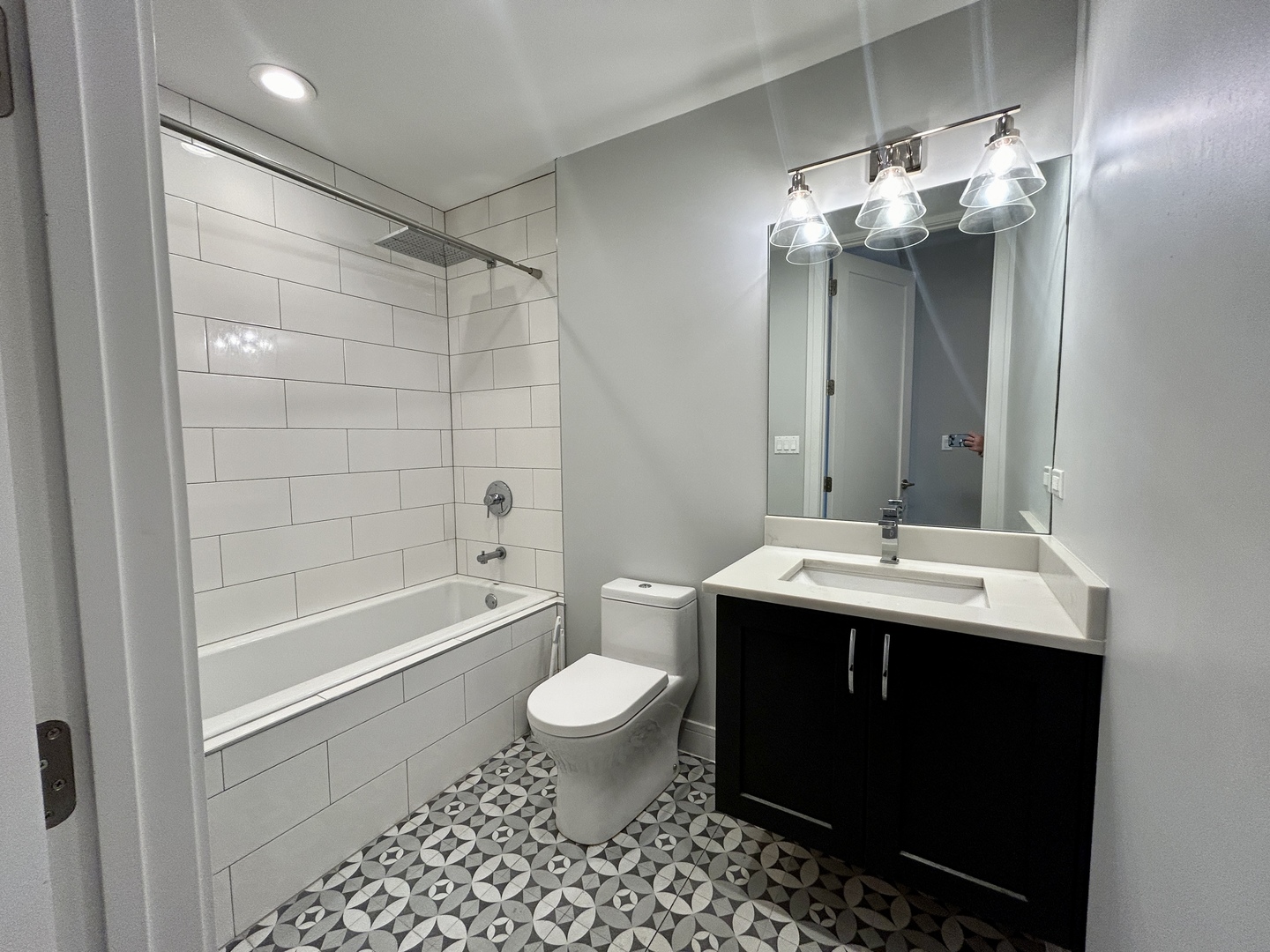 2303 W Wilcox Street Unit: 4N