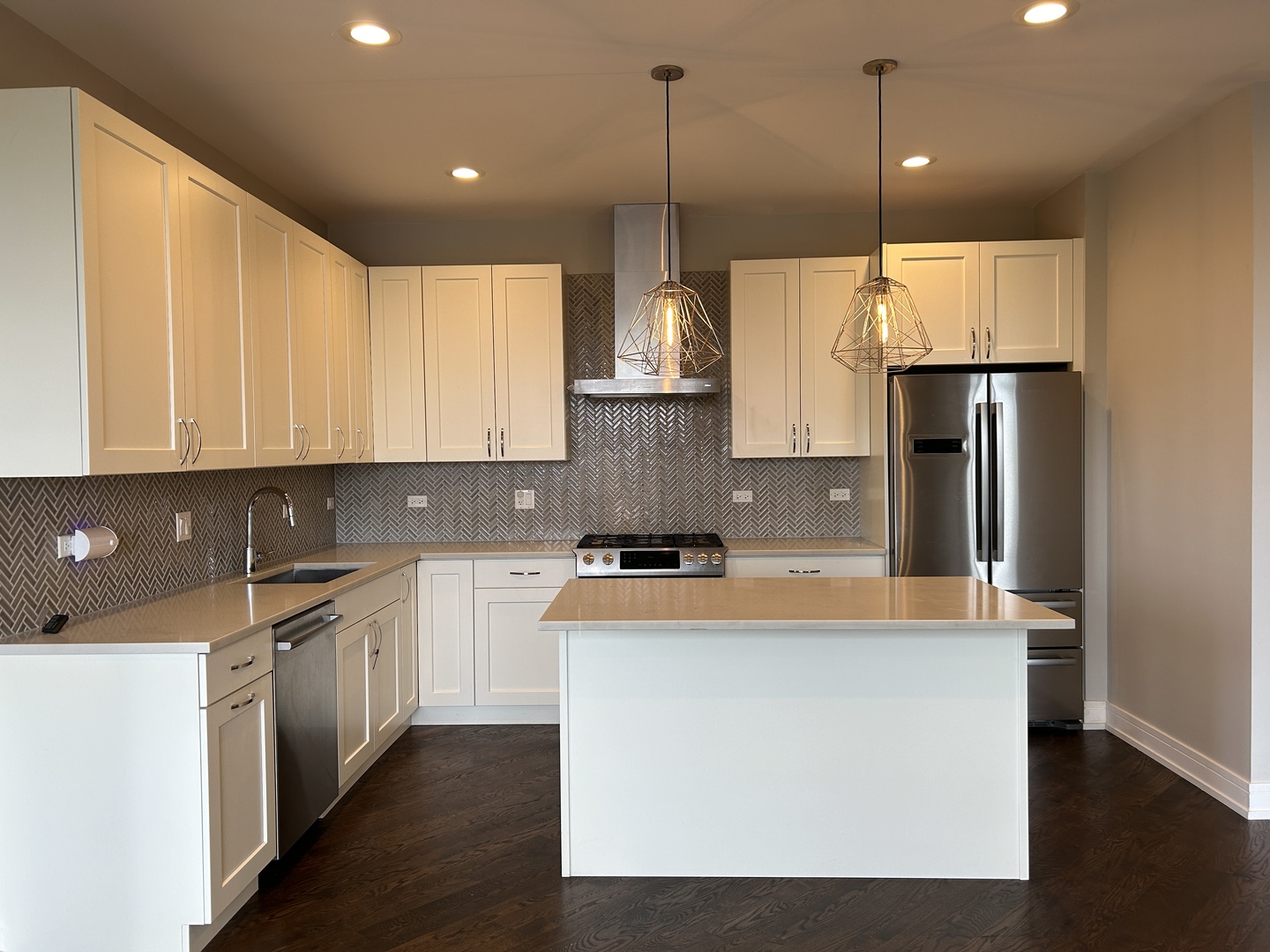 2303 W Wilcox Street Unit: 4N