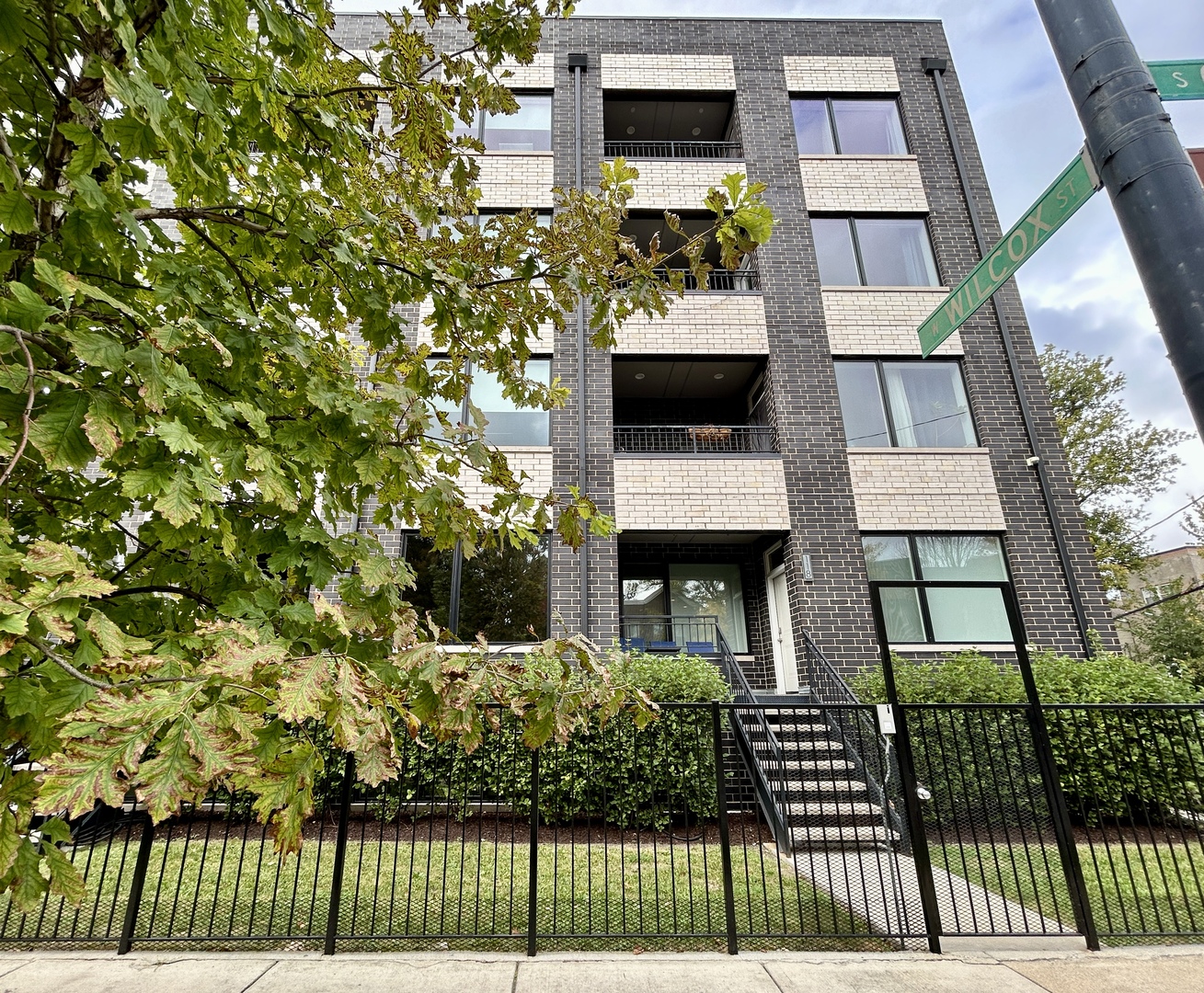 2303 W Wilcox Street Unit: 4N