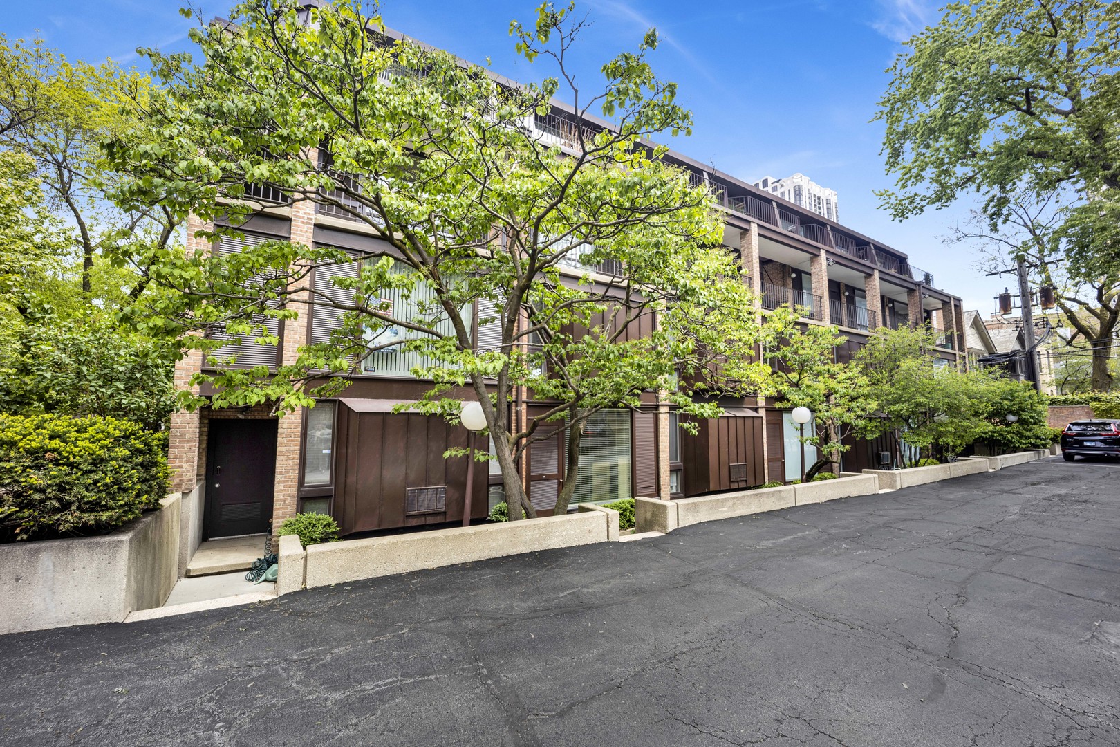 235 W Eugenie Street Unit: G10