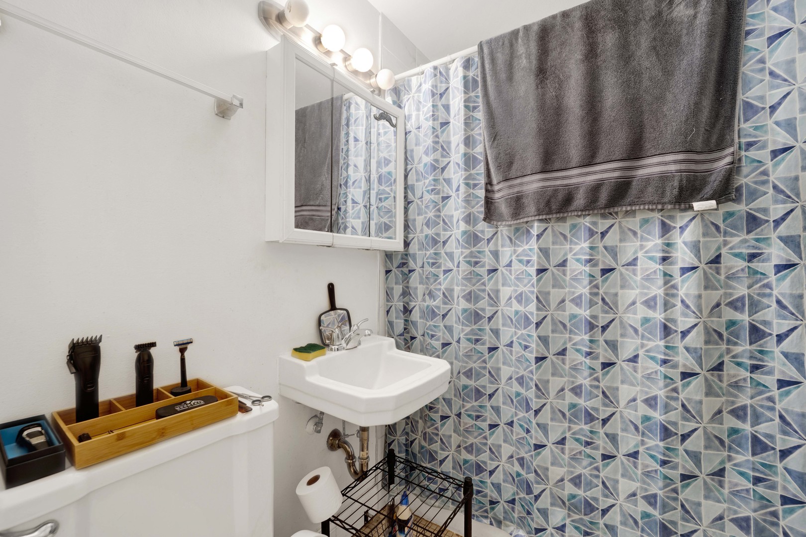 235 W Eugenie Street Unit: G10
