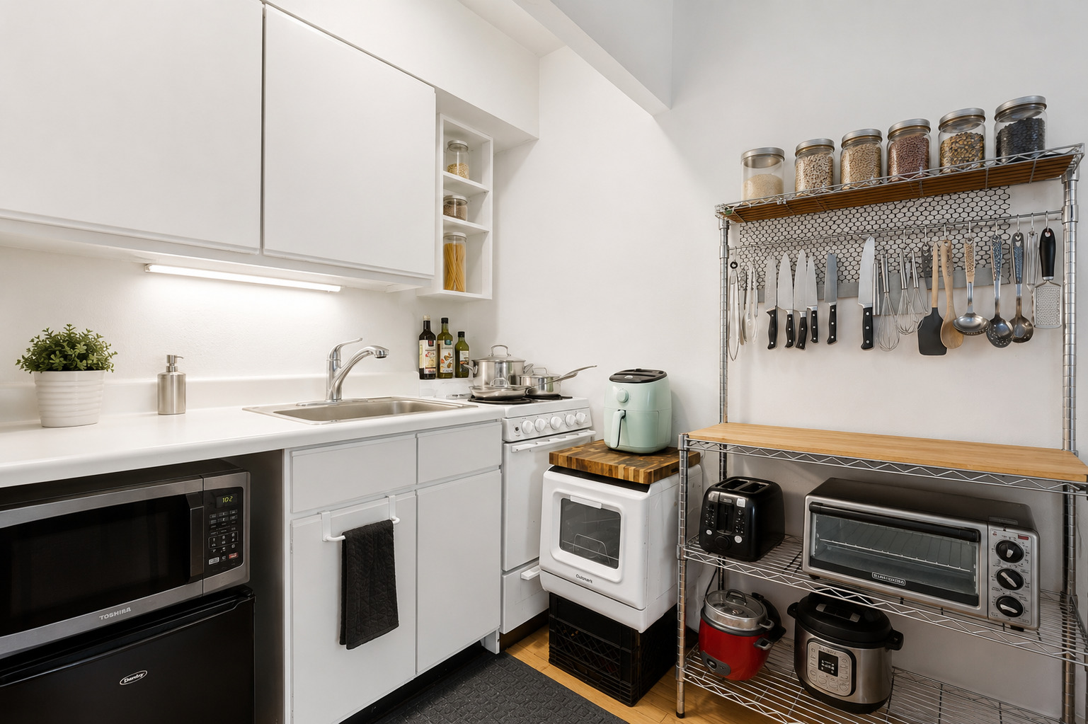 235 W Eugenie Street Unit: G10