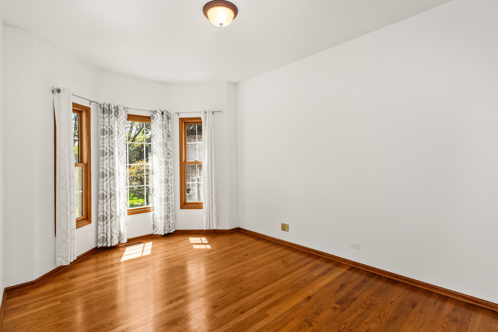 4N475 S Robert Frost Circle