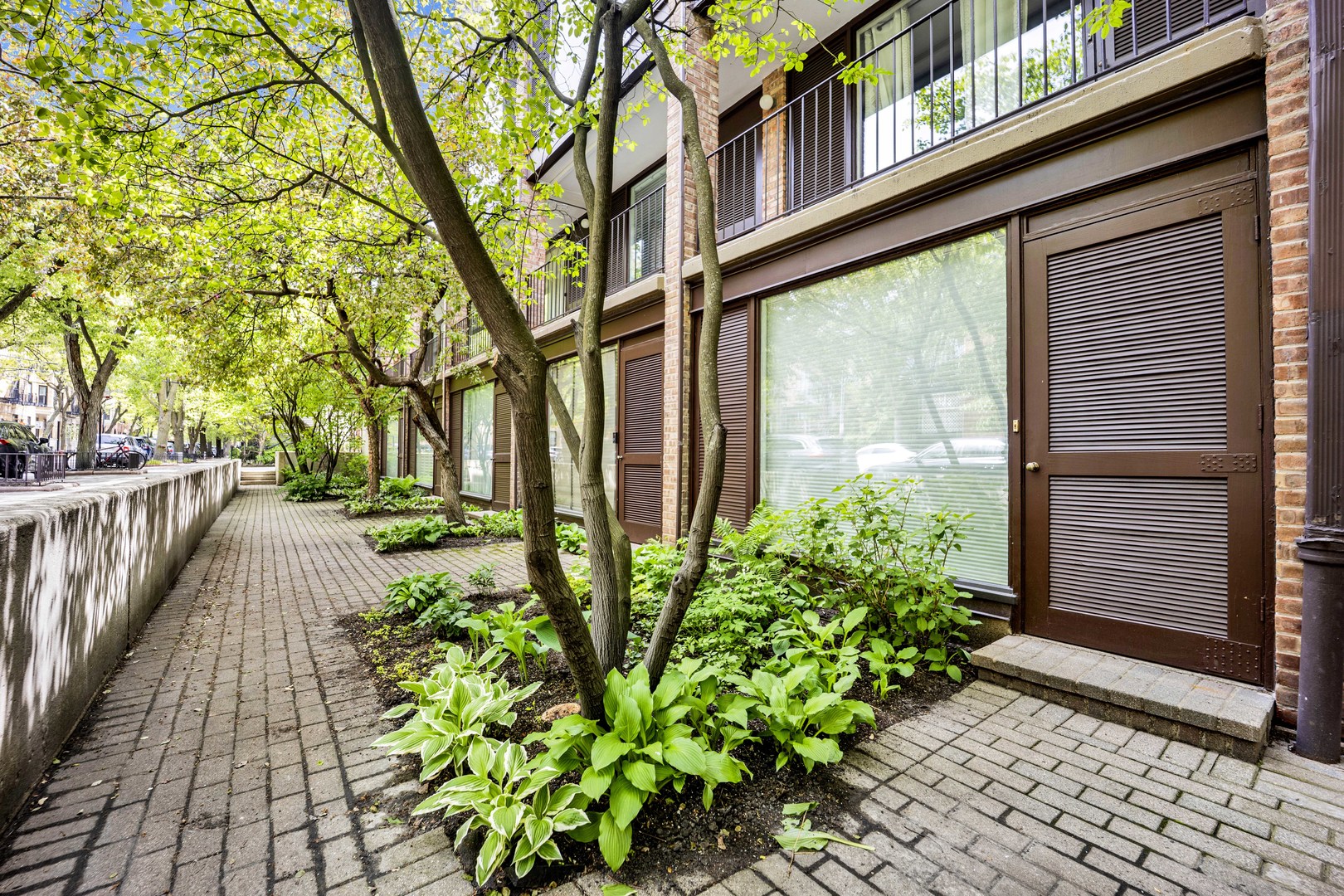 235 W Eugenie Street Unit: G6